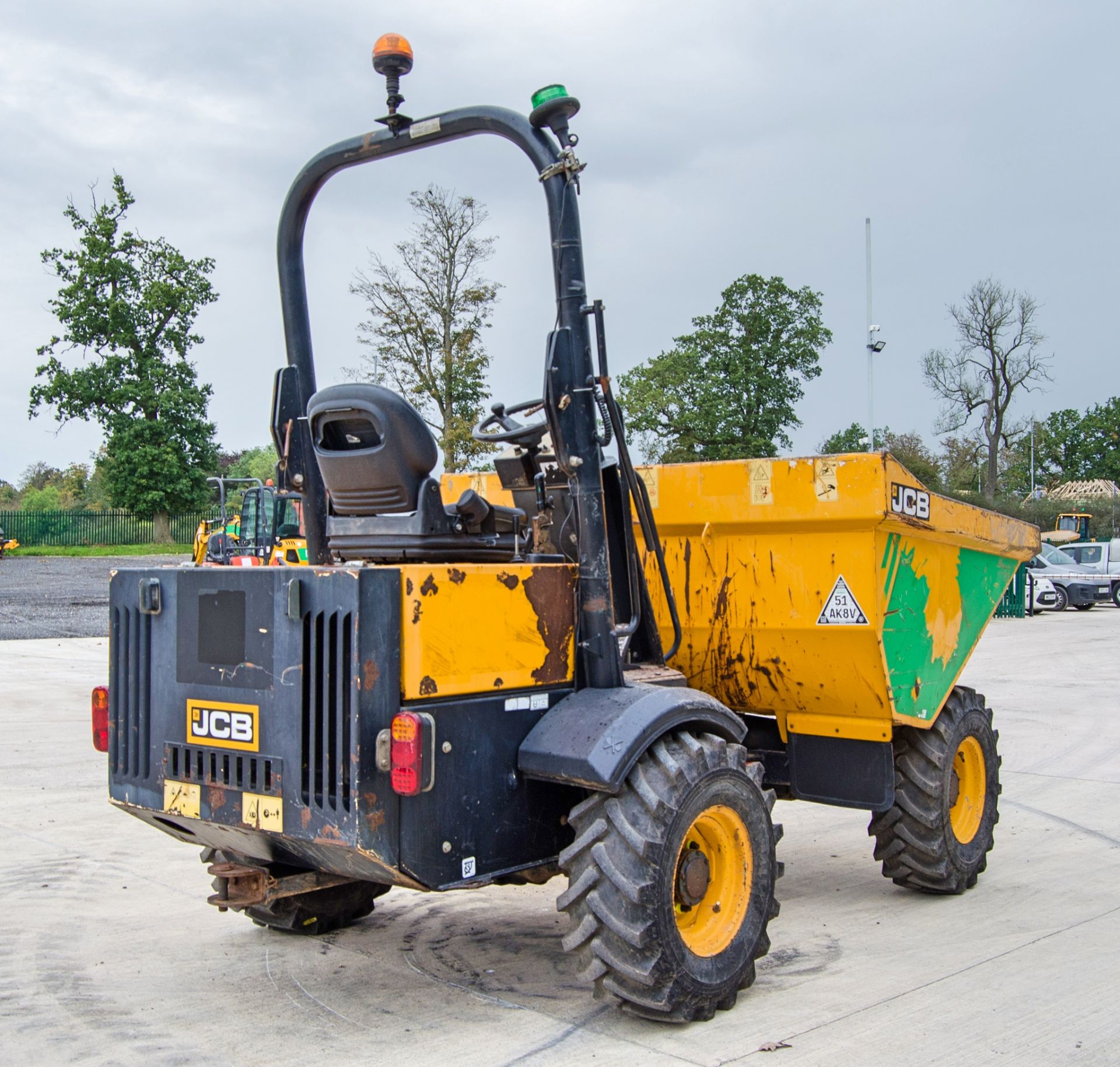 JCB 3 tonne straight skip dumper Year: 2015 S/N: EFFRE7335 Recorded Hours: 1383 A669049 - Image 3 of 23