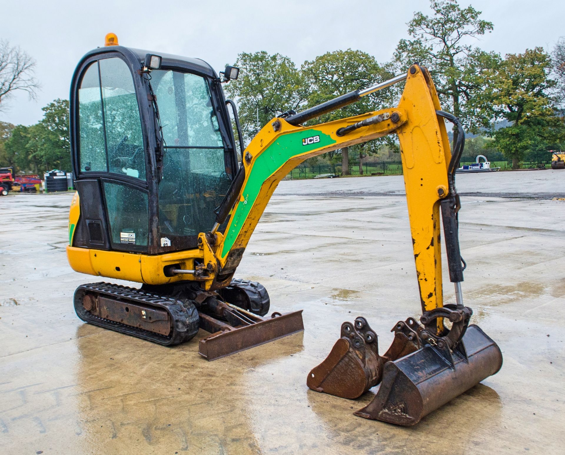 JCB 8018 CTS 1.5 tonne rubber tracked mini excavator Year: 2016 S/N: 2497624 Recorded Hours: 2351 - Image 2 of 26