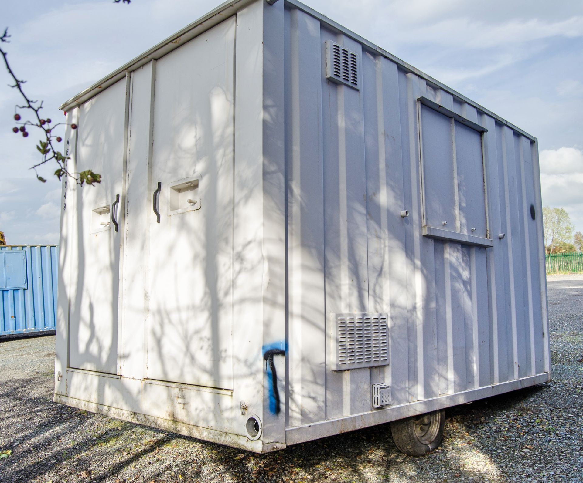 12ft x 8ft steel anti vandal fast tow mobile welfare site unit Comprising of: Canteen area, toilet & - Image 3 of 10