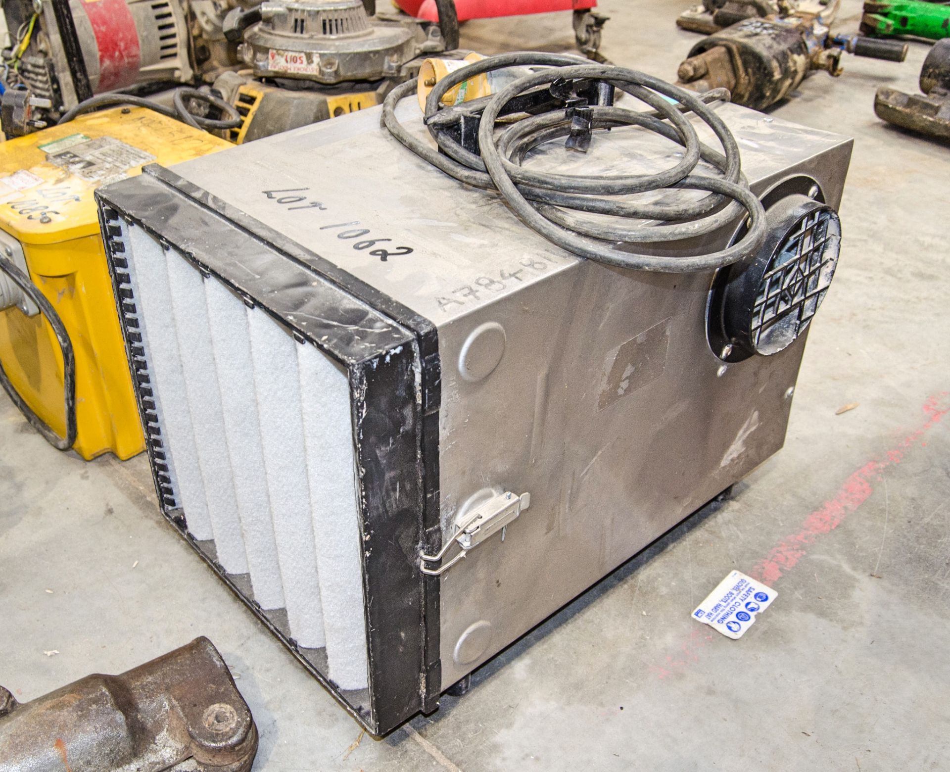 Dustcontrol Air Cube 500 110v dust extraction unit A784811 - Image 2 of 2
