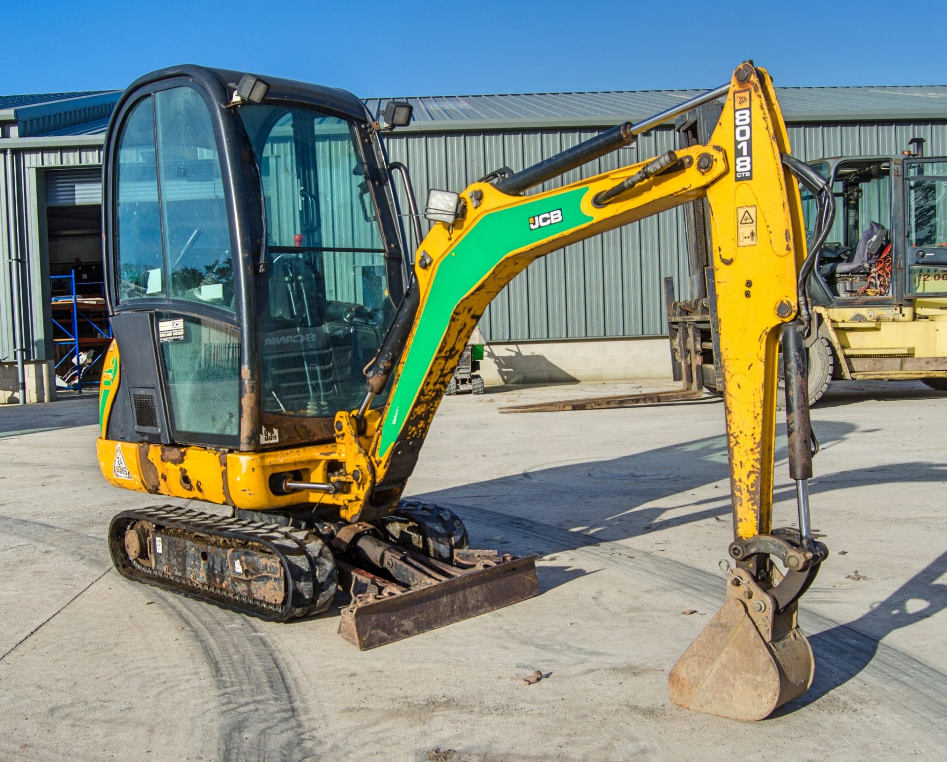 JCB 8018 CTS 1.5 tonne rubber tracked mini excavator Year: 2017 S/N: 2545071 Recorded Hours: 2375 - Image 2 of 26