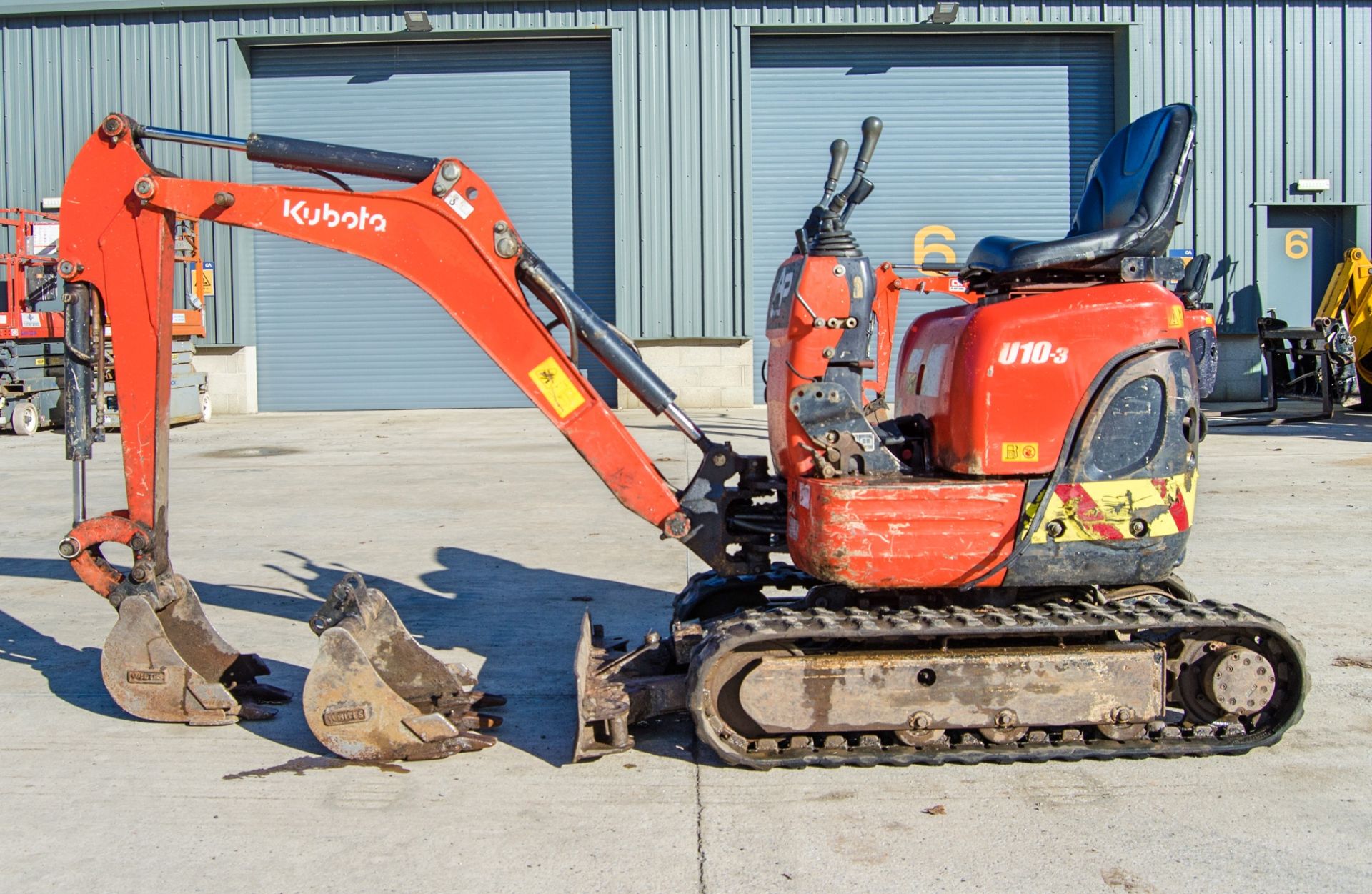 Kubota U10-3 1 tonne rubber tracked micro excavator Year: 2017 S/N: 28580 Recorded Hours: 2257 - Image 7 of 26