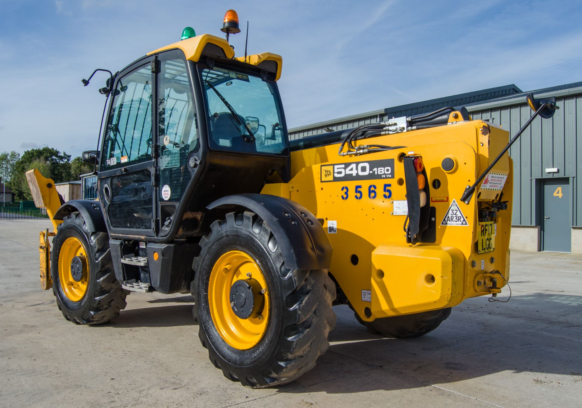 JCB 540-180 Hi-Viz T4 IV 18 metre telescopic handler Year: 2017 S/N: 2567255 Recorded Hours: 6327 - Image 4 of 26