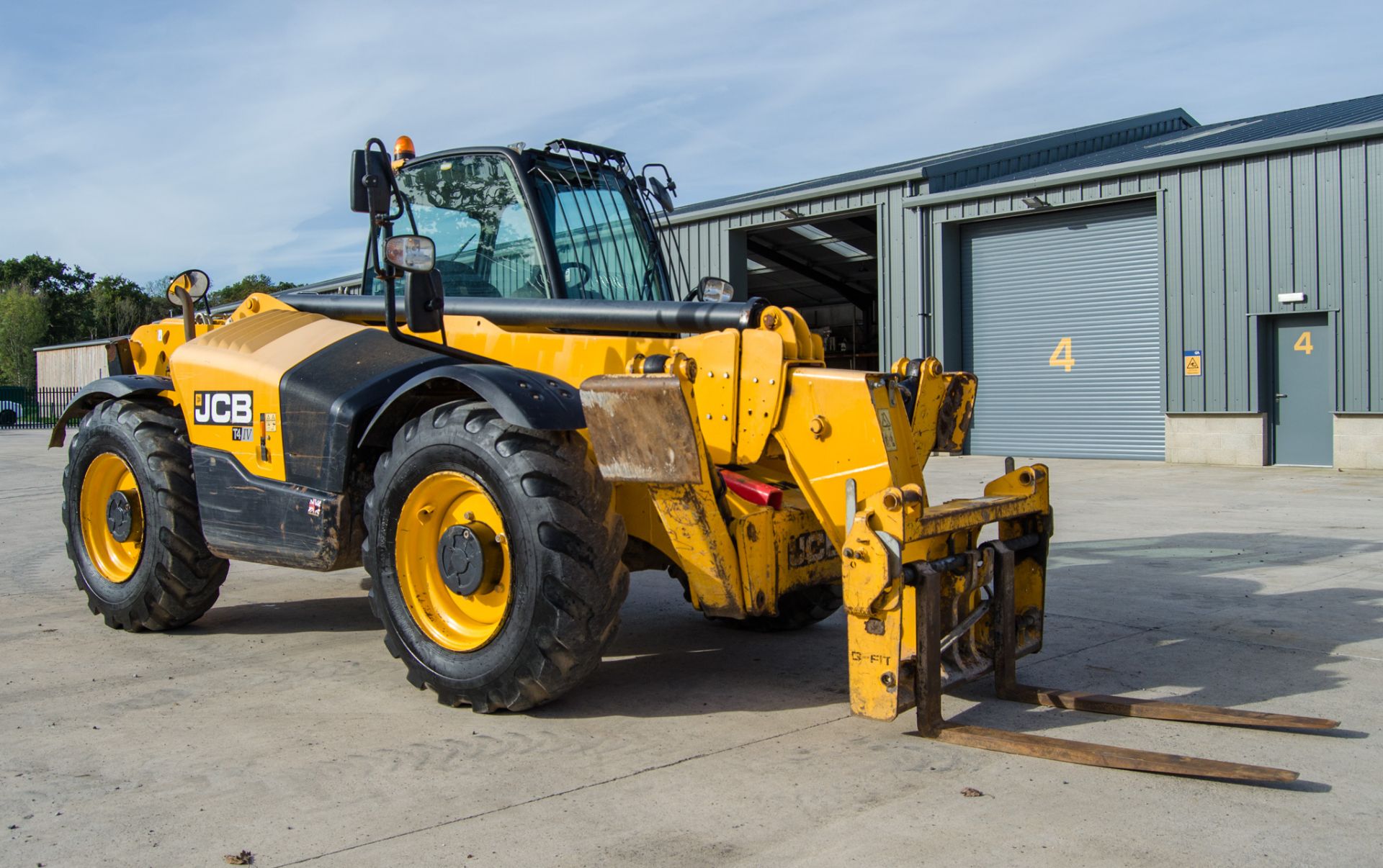 JCB 535-125 Hi-Viz T4 IV 12.5 metre telescopic handler Year: 2018 S/N: 2725276 Recorded Hours: - Image 2 of 26