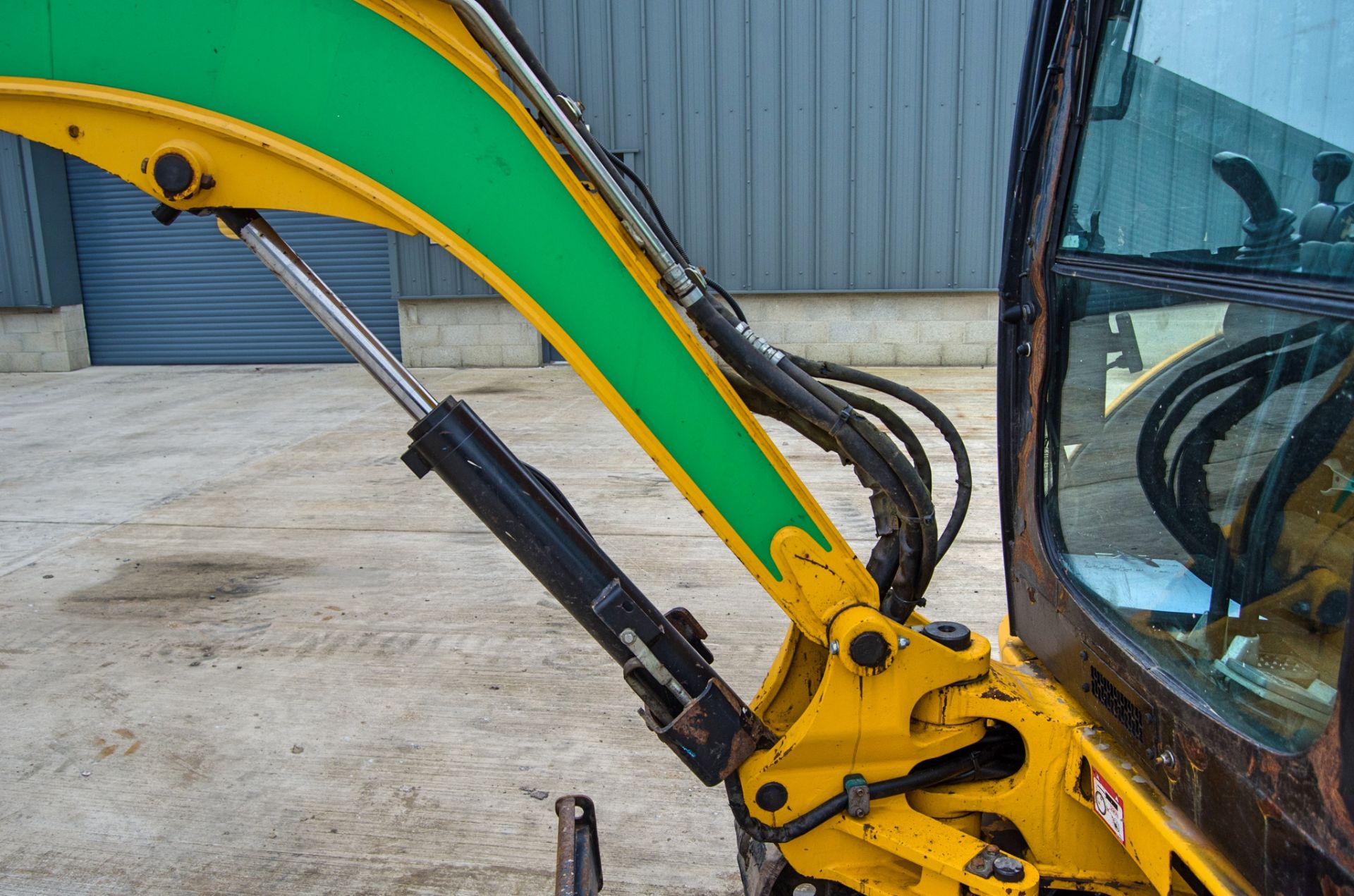 JCB 8025 ZTS 2.5 tonne rubber tracked excavator Year: 2015 S/N: 2226977 Recorded Hours: 1966 - Image 17 of 25