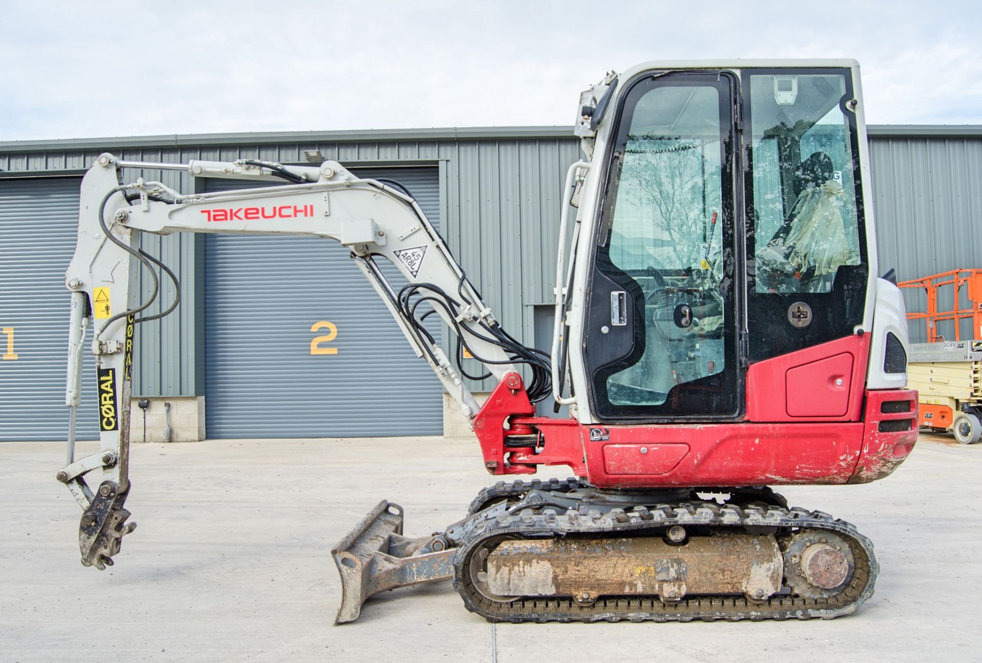 Takeuchi TB230 3 tonne rubber tracked excavator Year: 2018 S/N: 130003683 Recorded Hours: 1975 - Image 7 of 26