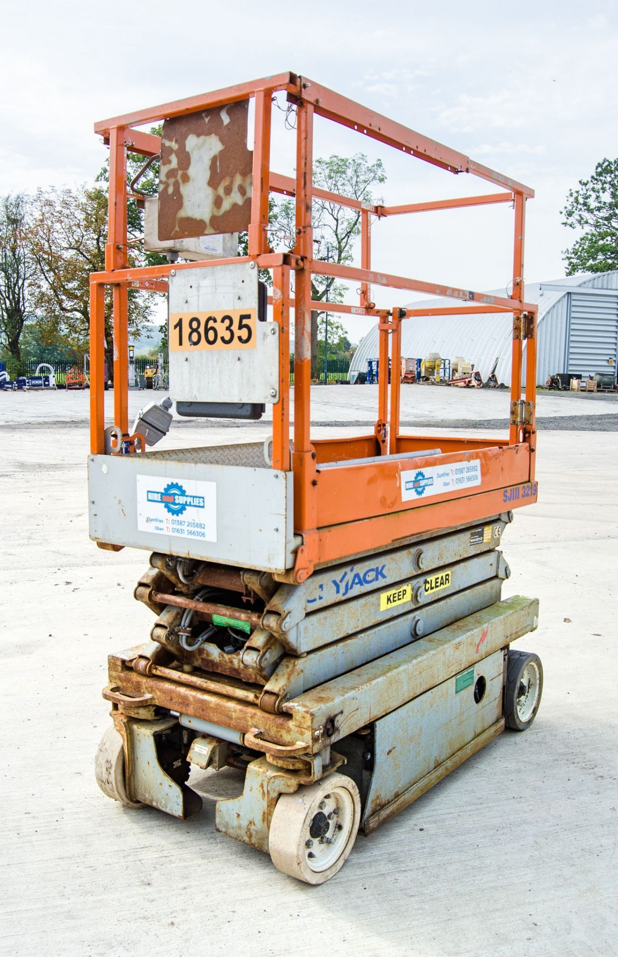 Skyjack SJIII 3219 battery electric scissor lift access platform Year: 2011 S/N: 220029454 18635 - Image 3 of 9