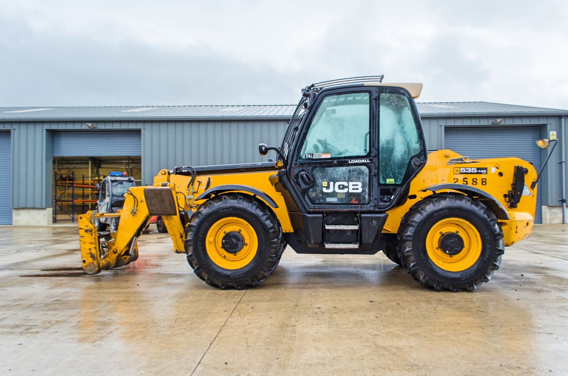 JCB 535-140 Hi-Viz T4i IIIB 14 metre telescopic handler Year: 2013 S/N: 2179531 Recorded Hours: 6040 - Image 8 of 27