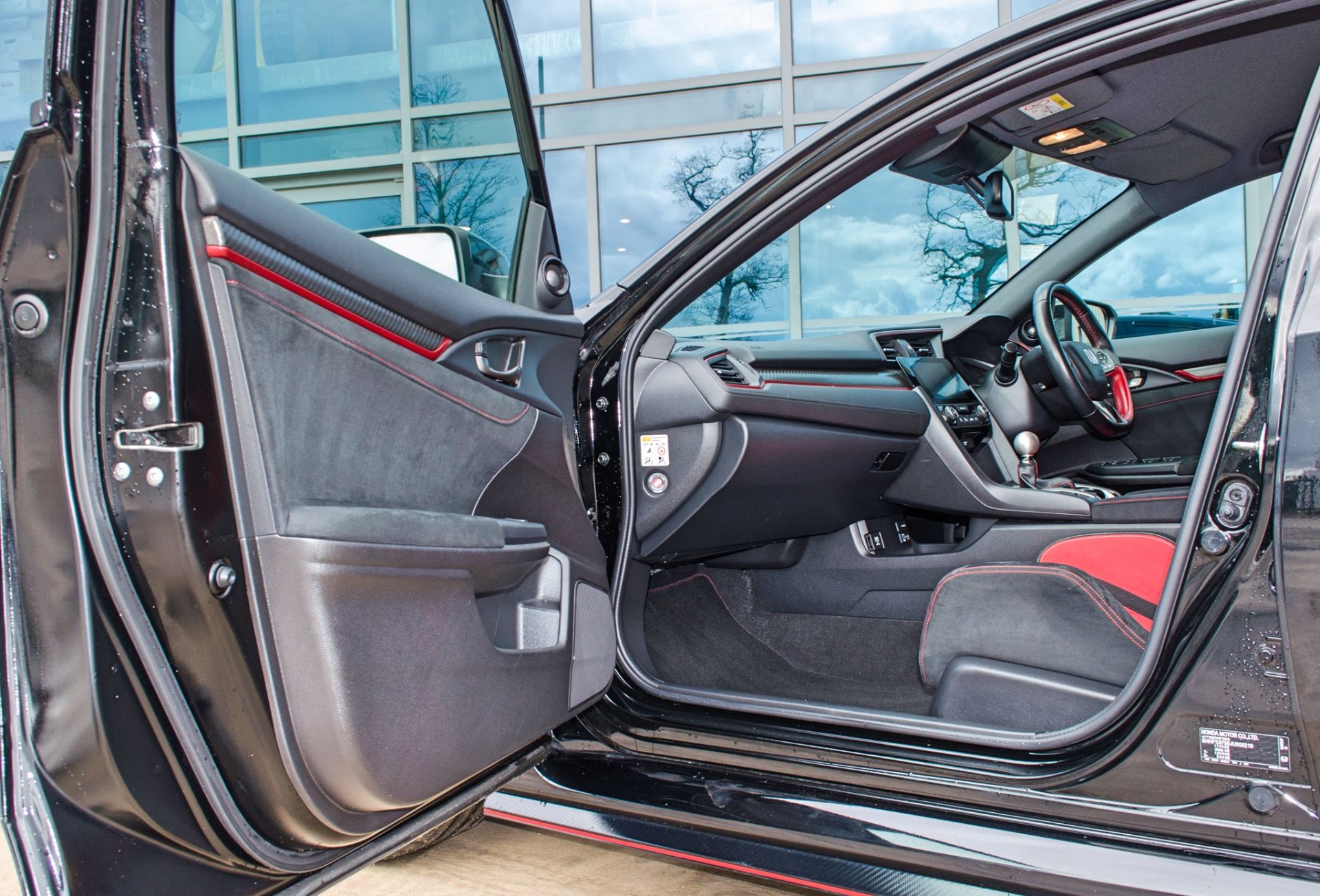 2018 Honda Civic GT Type R V-Tec 5 door hatchback Registration: DU68YHN Odometer: 16,429 Colour: - Image 36 of 54