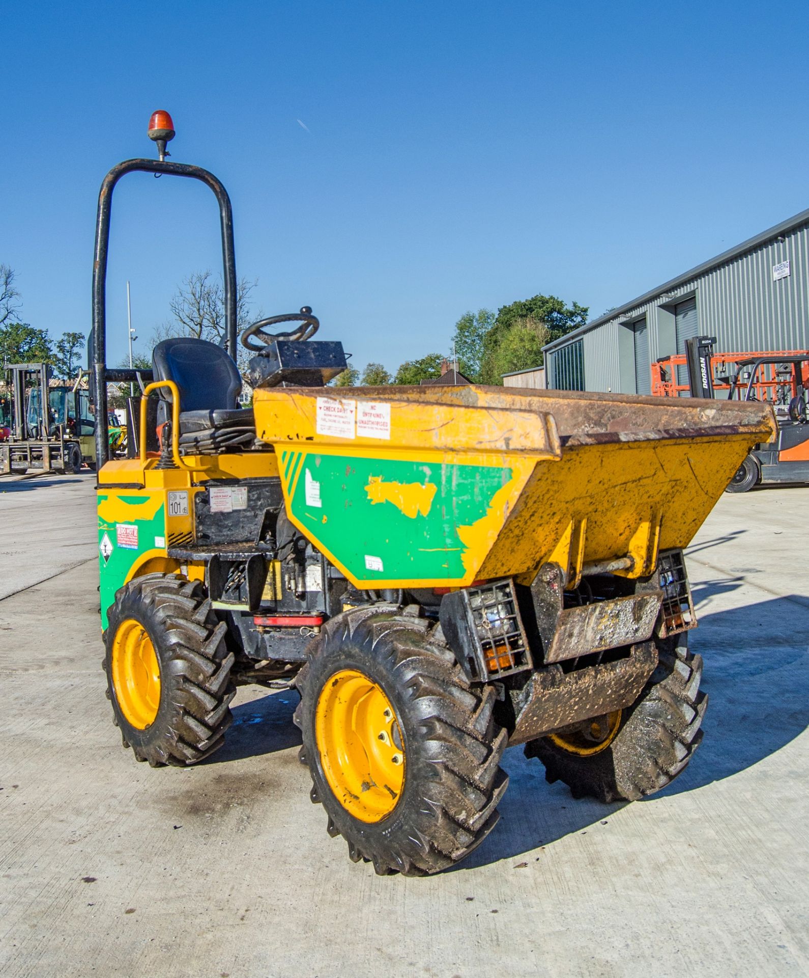 JCB 1 tonne hi-tip dumper Year: 2016 S/N: EGGRA3549 Recorded Hours: 956 A751532 - Image 2 of 25