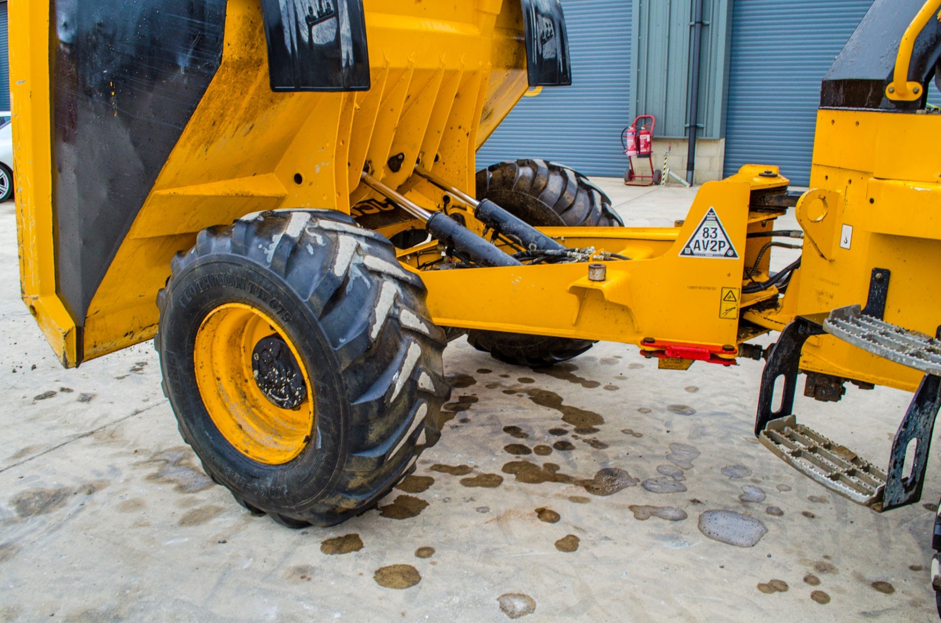 JCB 9FT 9 tonne straight skip dumper  Year: 2018 S/N: 2780155 Recorded Hours: 2269 c/w camera system - Image 16 of 24