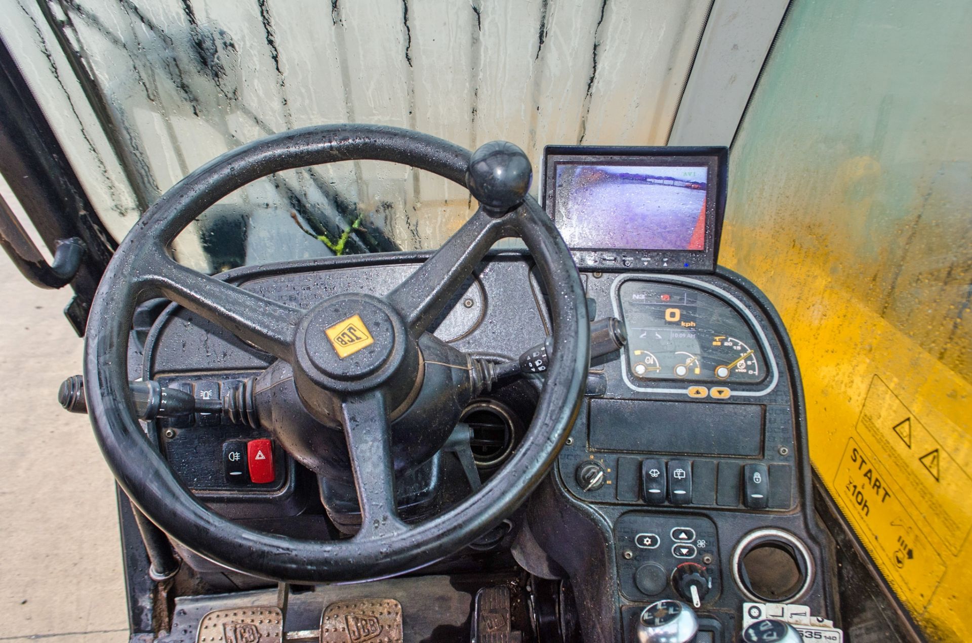 JCB 535-140 Hi-Viz T4i IIIB 14 metre telescopic handler Year: 2013 S/N: 2179531 Recorded Hours: 6040 - Image 18 of 27