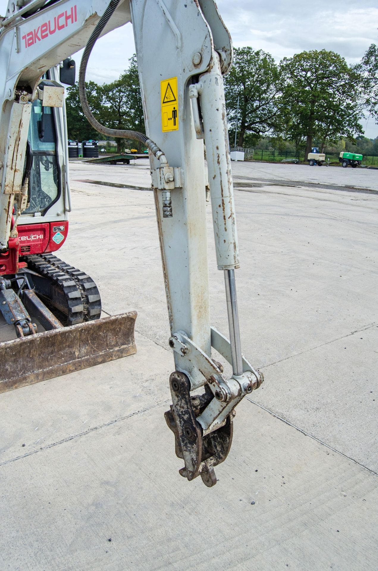 Takeuchi TB230 3 tonne rubber tracked excavator Year: 2018 S/N: 130003684 Recorded Hours: 2668 - Image 15 of 26