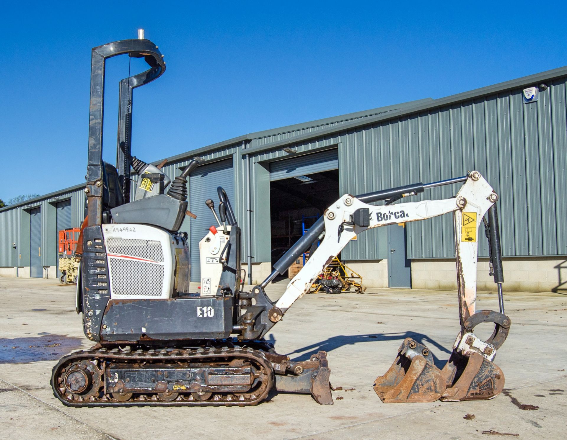 Bobcat E10 1 tonne rubber tracked micro excavator Year: 2018 S/N: A33P17030 Recorded Hours: 668 - Image 8 of 24