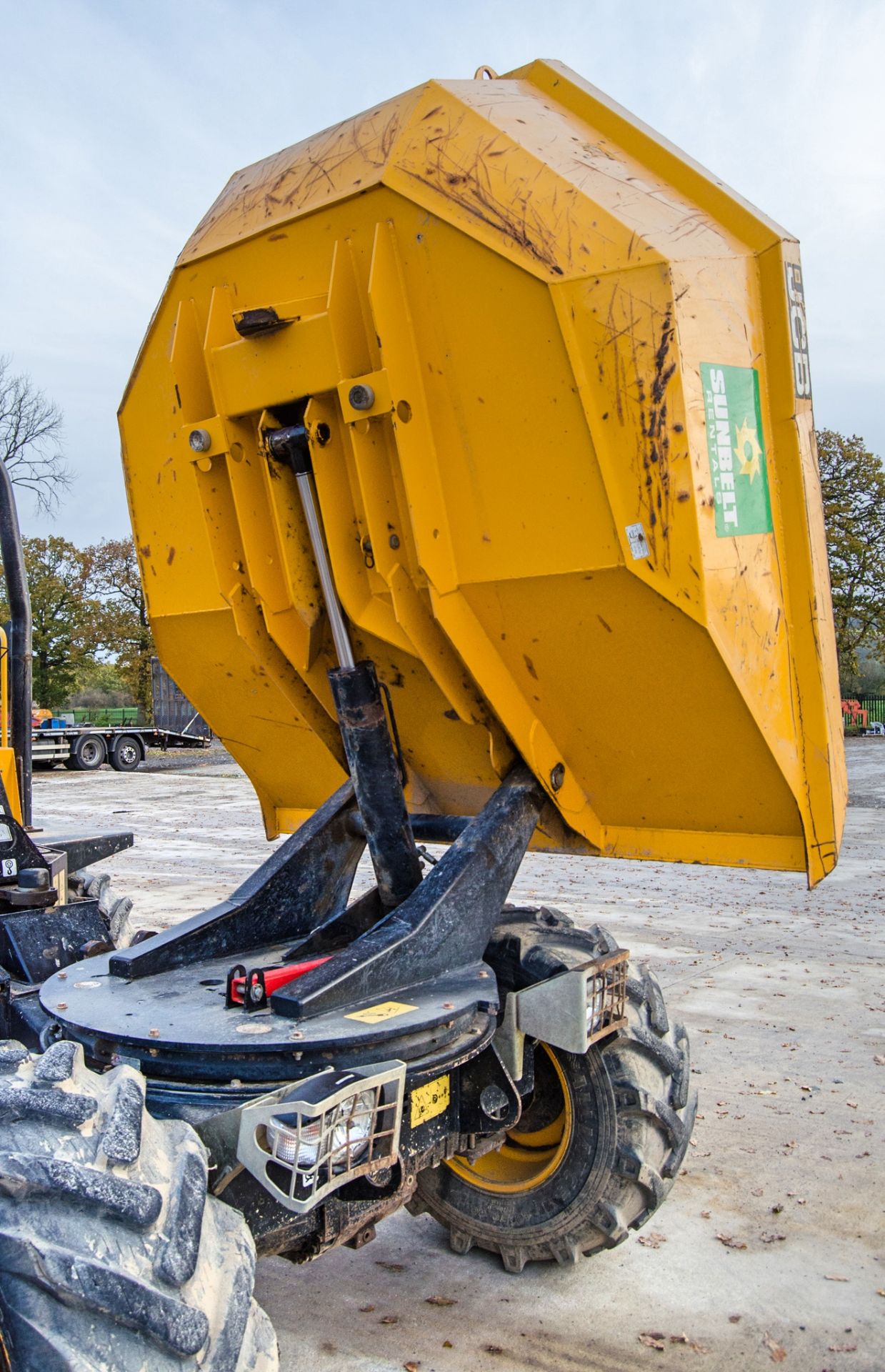 JCB 6 tonne swivel skip dumper Year: 2016 S/N: GGRL0990 Recorded Hours: 1261 A751564 - Image 8 of 21