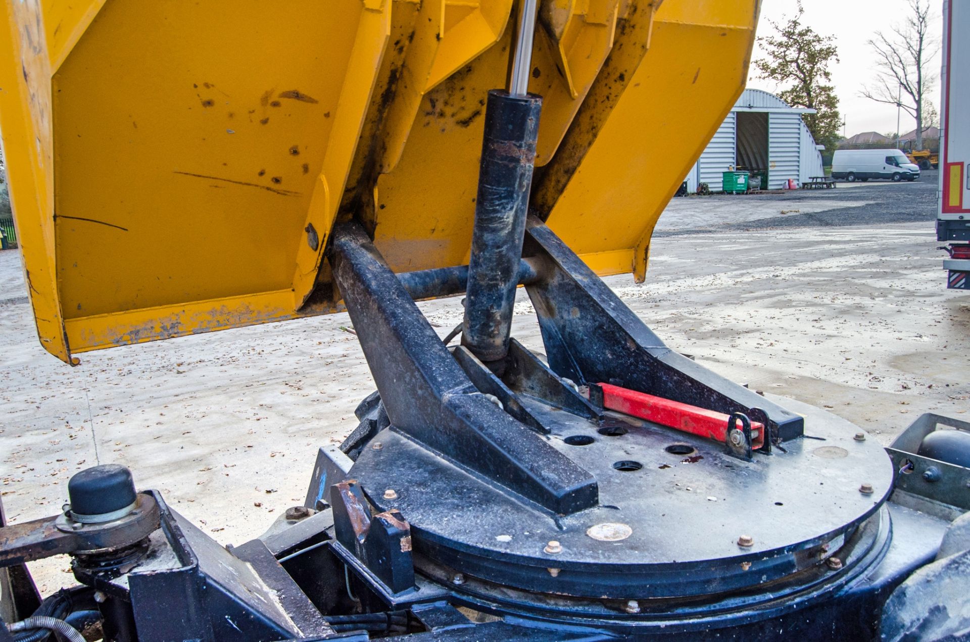 JCB 6 tonne swivel skip dumper Year: 2016 S/N: GGRL0990 Recorded Hours: 1261 A751564 - Image 9 of 21