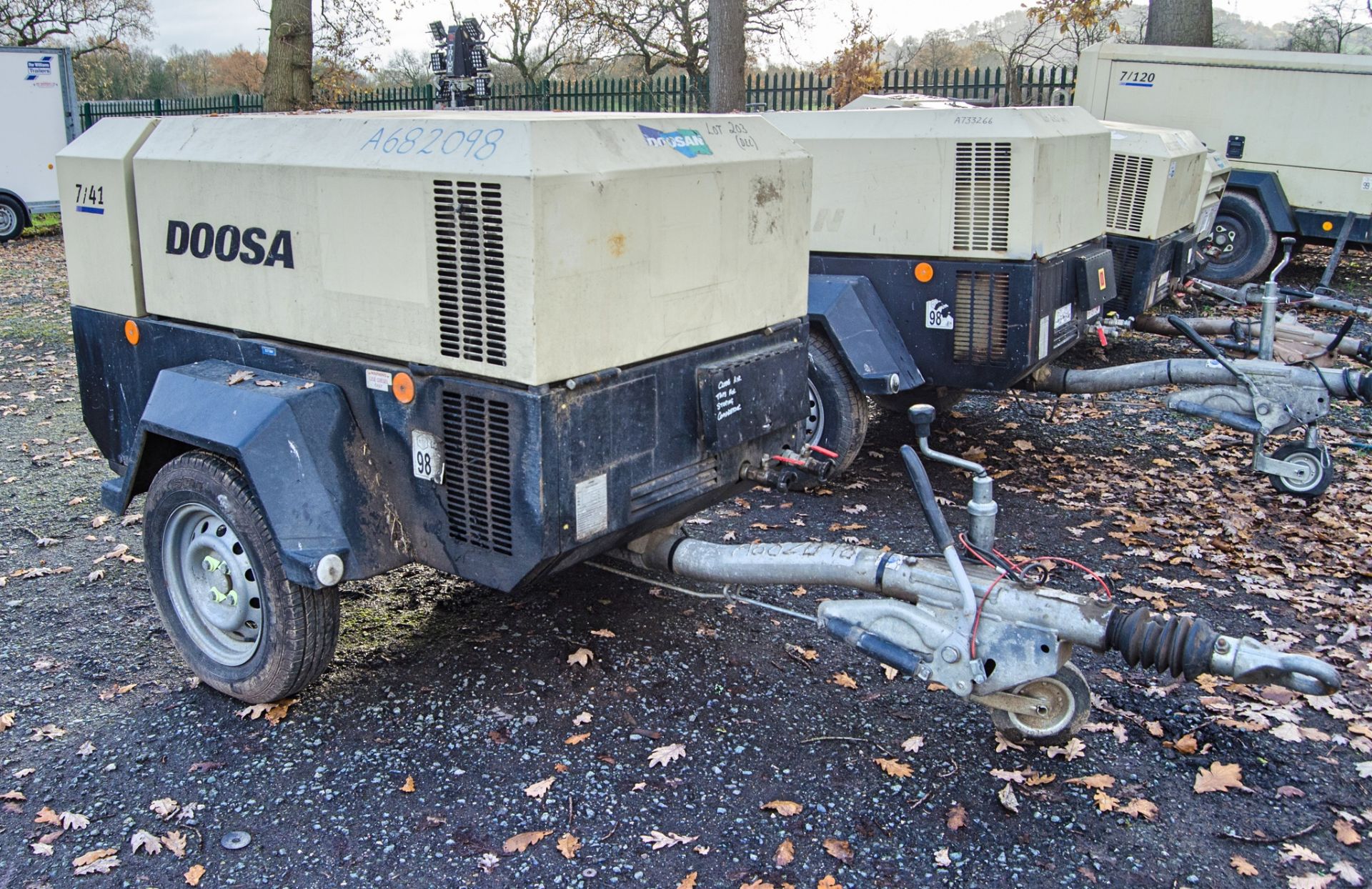 Doosan 7/41 diesel driven fast tow mobile air compressor Year: 2015 S/N: 433791 Recorded Hours: - Image 2 of 11