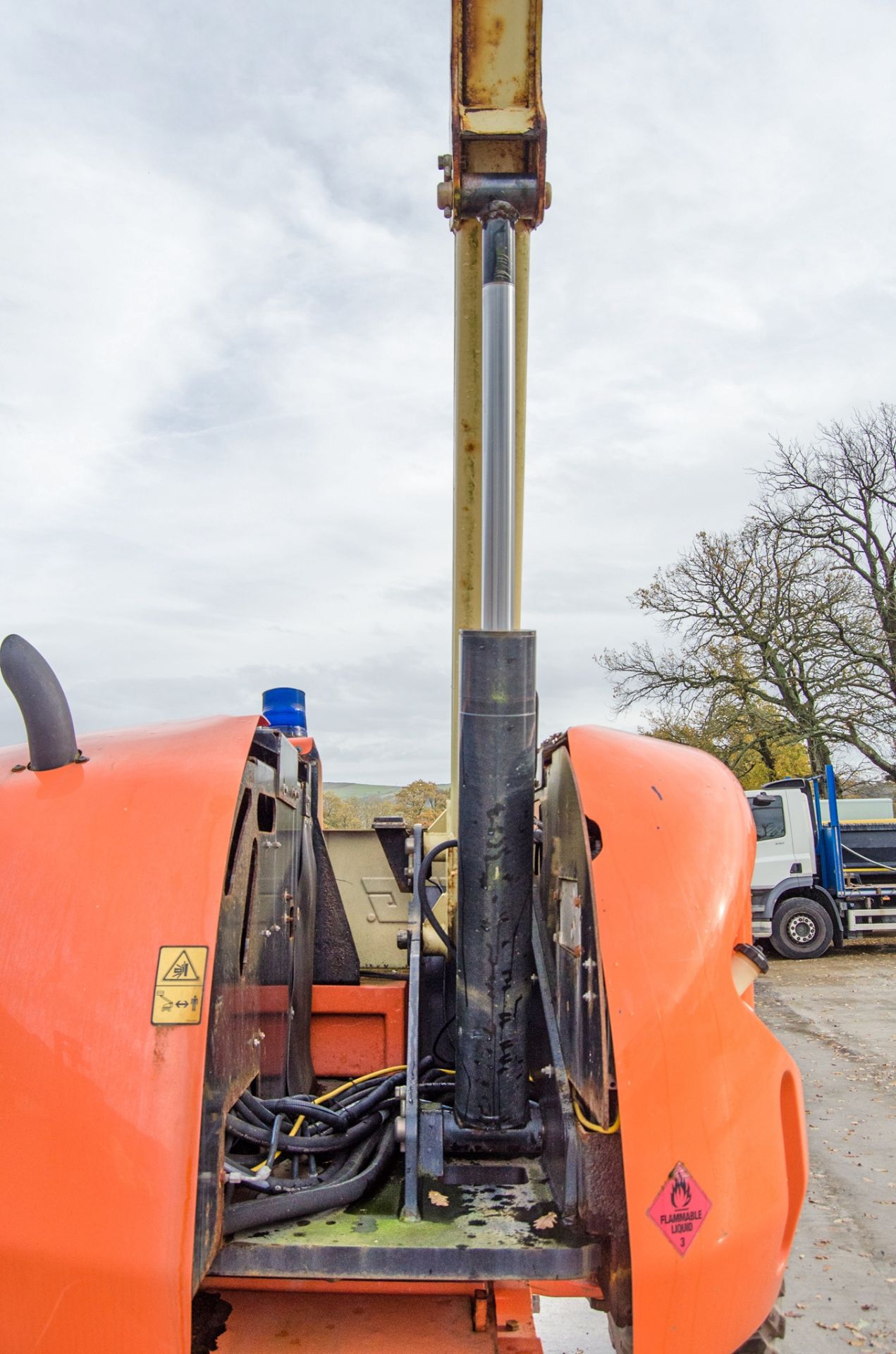 JLG 450AJ Series II diesel/electric articulated boom lift access platform Year: 2015 S/N: E300002771 - Image 11 of 21