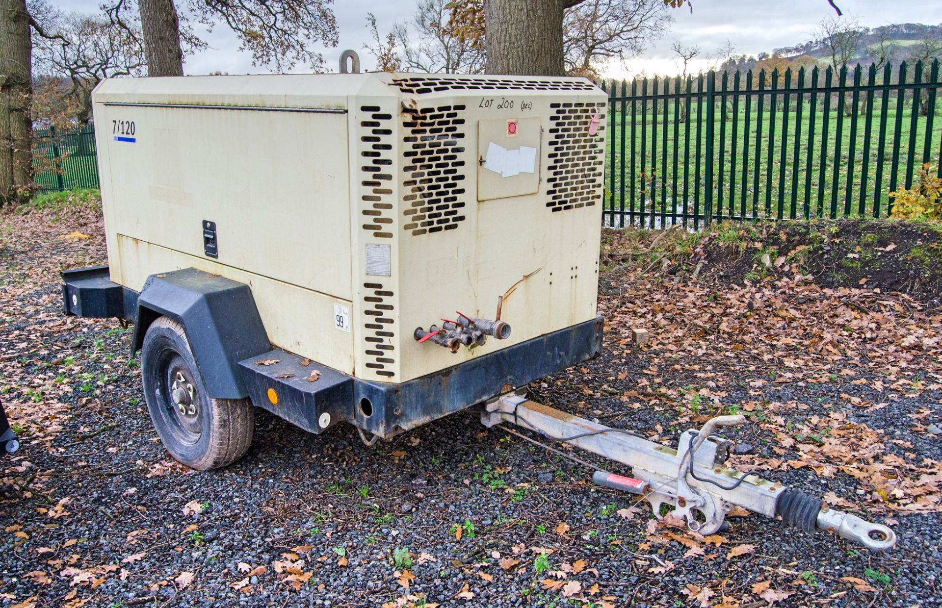 Doosan 7/120 diesel driven fast tow mobile air compressor Year: 2013 S/N: 659477 Recorded Hours: - Image 2 of 11