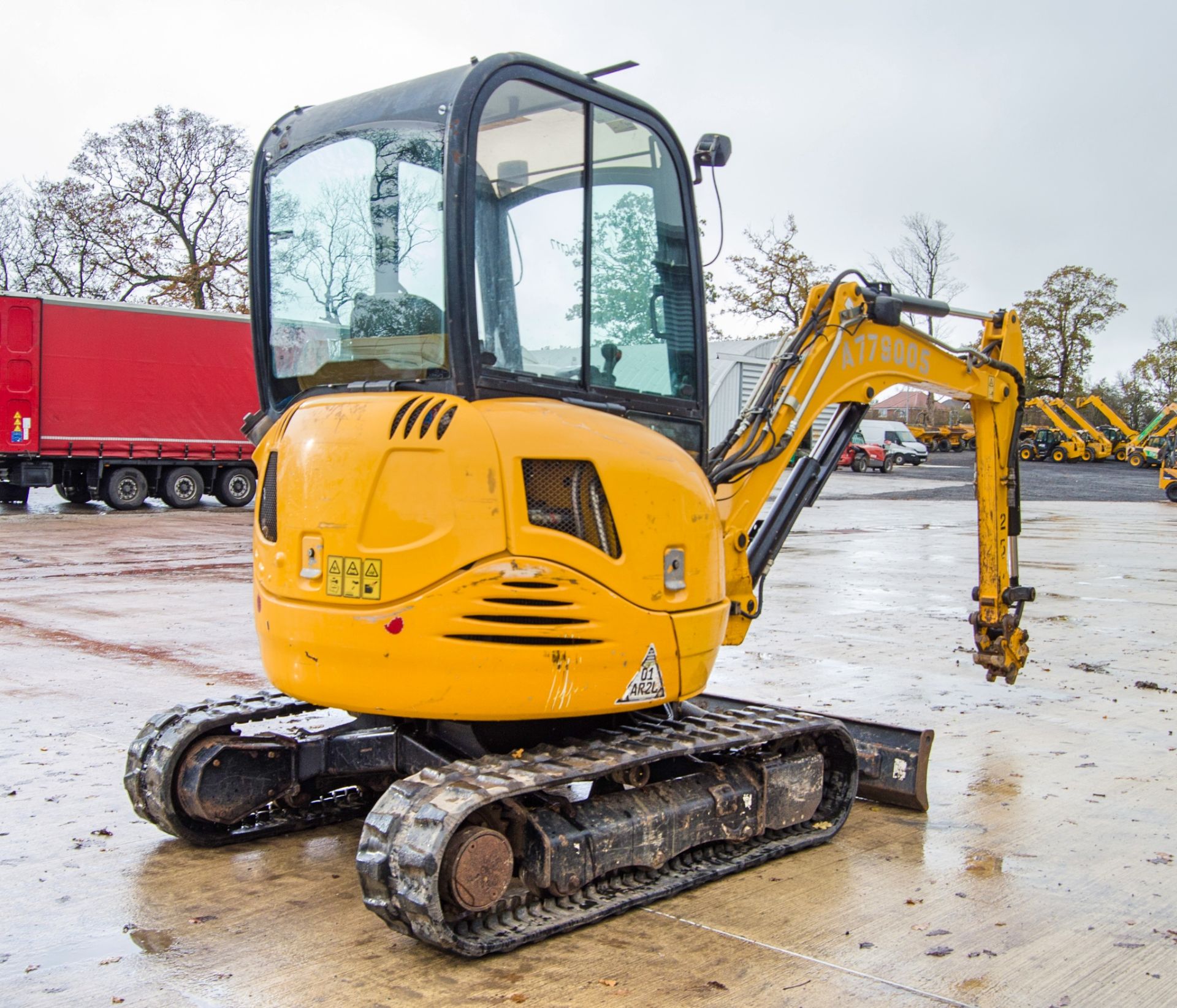 JCB 8025 ZTS 2.5 tonne rubber tracked mini excavator Year: 2017 S/N: 2227776 Recorded Hours: 2543 - Image 3 of 23