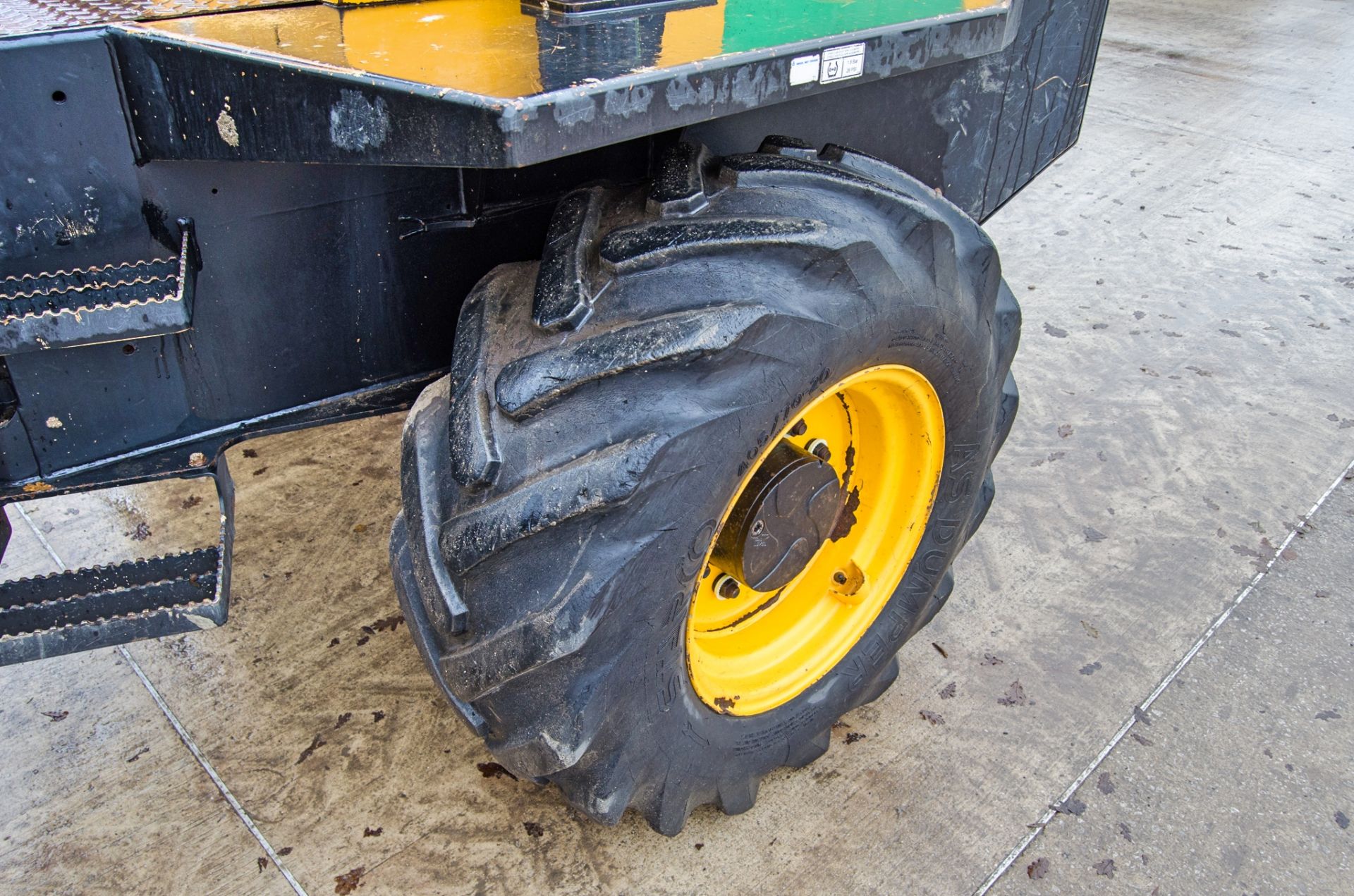 JCB 6 tonne swivel skip dumper Year: 2015 S/N: EFFRL8181 Recorded Hours: 1802 c/w V5 certificate - Image 13 of 23