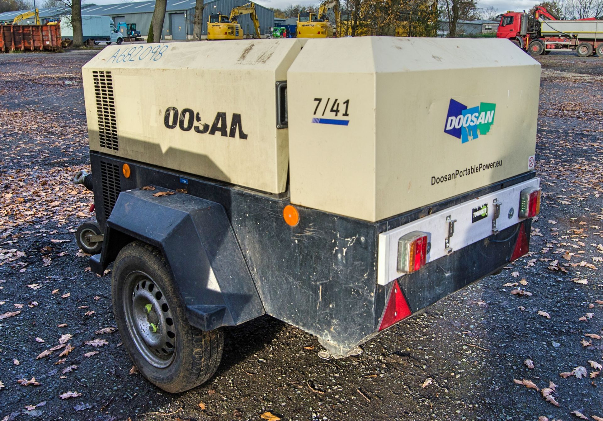 Doosan 7/41 diesel driven fast tow mobile air compressor Year: 2015 S/N: 433791 Recorded Hours: - Image 4 of 11