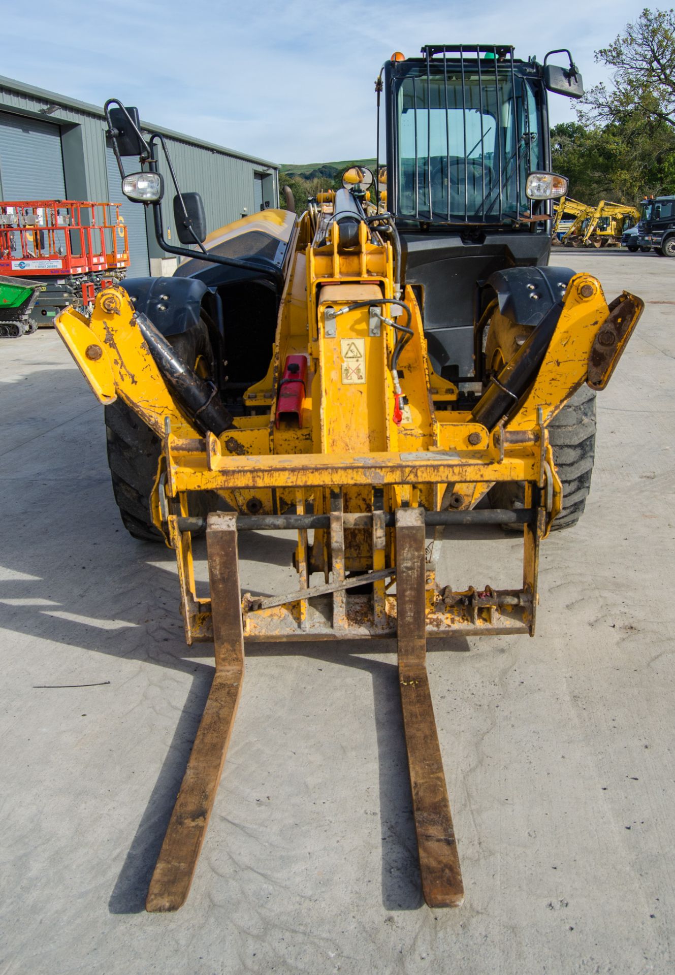 JCB 535-125 Hi-Viz T4 IV 12.5 metre telescopic handler Year: 2018 S/N: 2725276 Recorded Hours: - Image 5 of 26