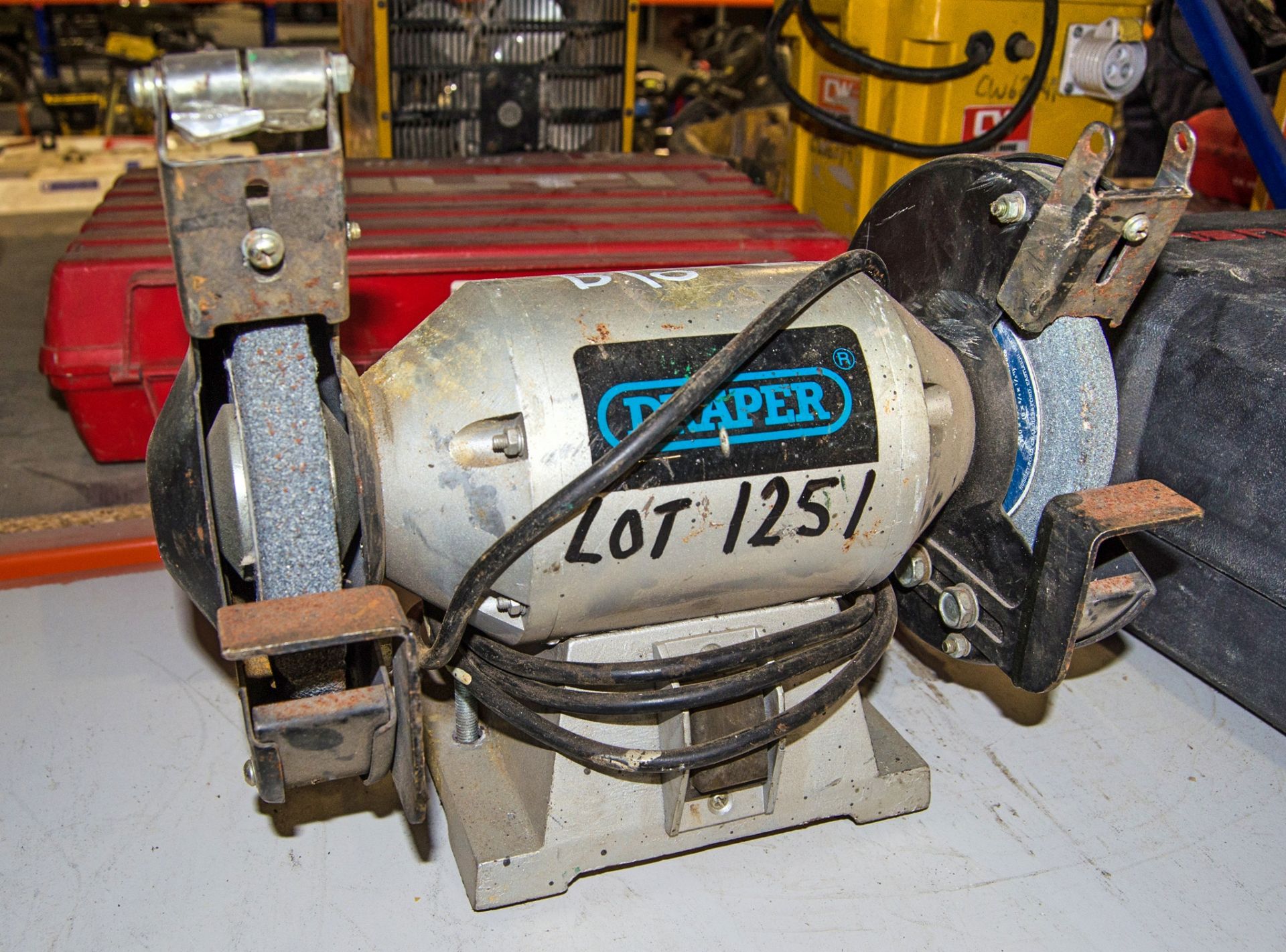 Draper 240v bench grinder ** No VAT on hammer but VAT will be charged on buyer's premium **