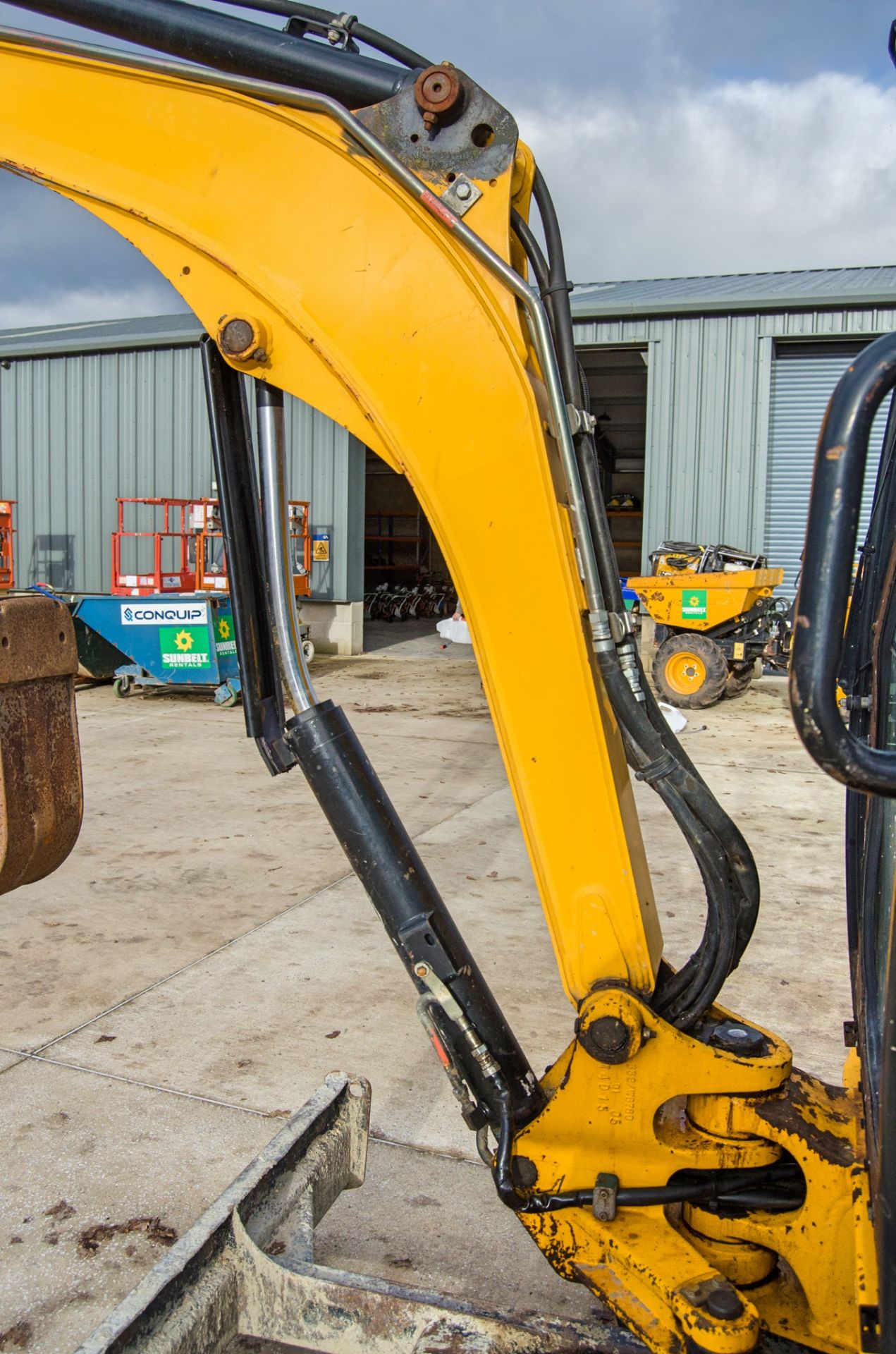 JCB 8030 ZTS 3 tonne rubber tracked mini excavator Year: 2015 S/N: 2432319 Recorded Hours: 3205 - Image 17 of 27