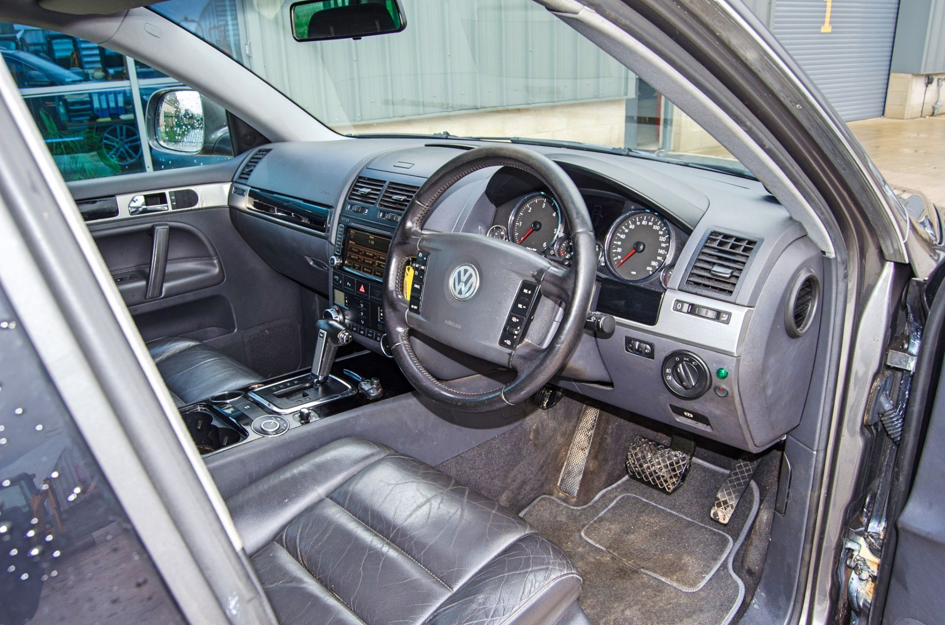 Volkswagen Touareg Altitude V6 2967cc TDi automatic 5 door estate car Registration Number: MF10 - Image 21 of 37