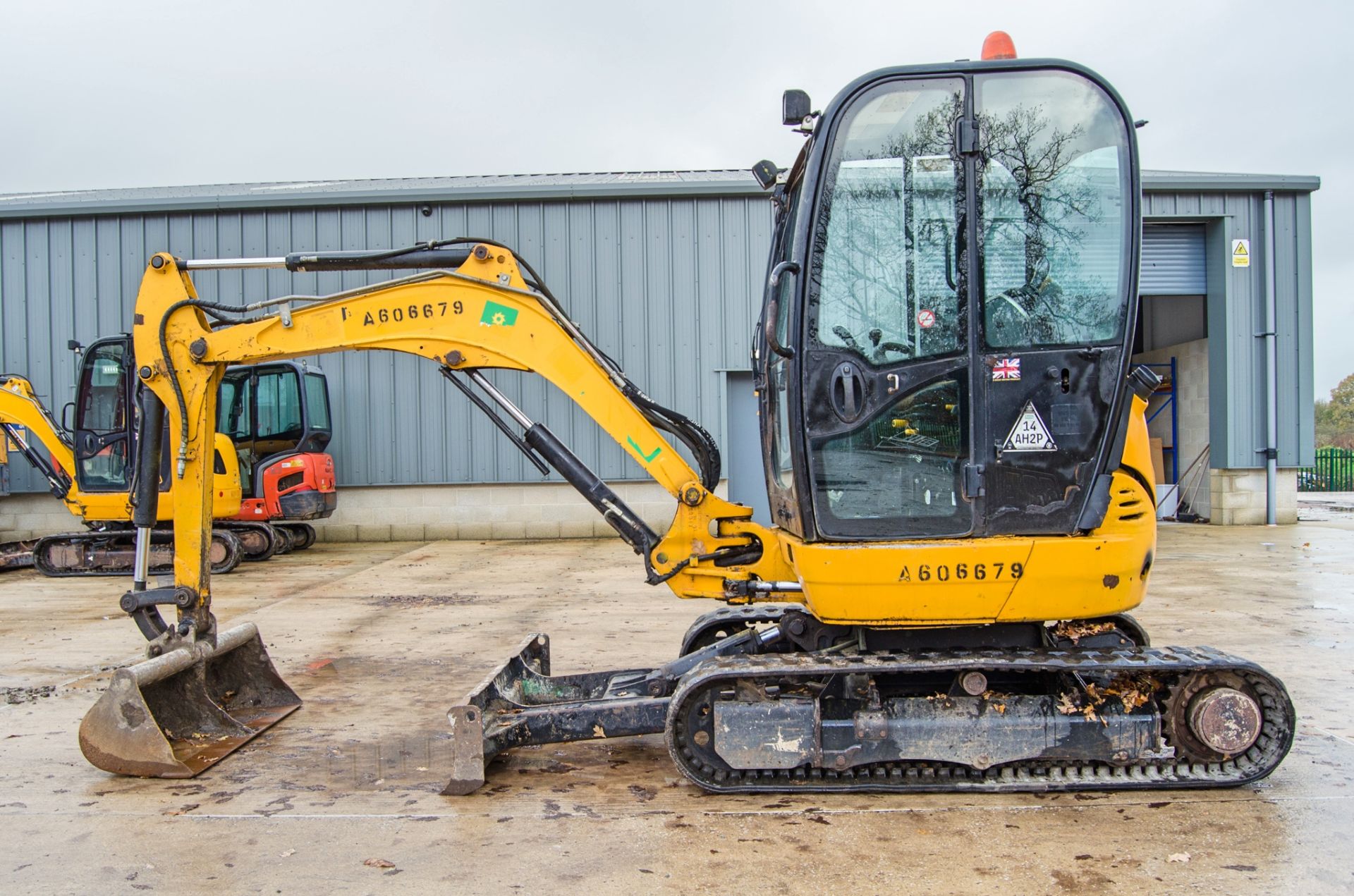 JCB 8025 ZTS 2.5 tonne rubber tracked mini excavator Year: 2013 S/N: 2226866 Recorded Hours: 3768 - Image 7 of 24