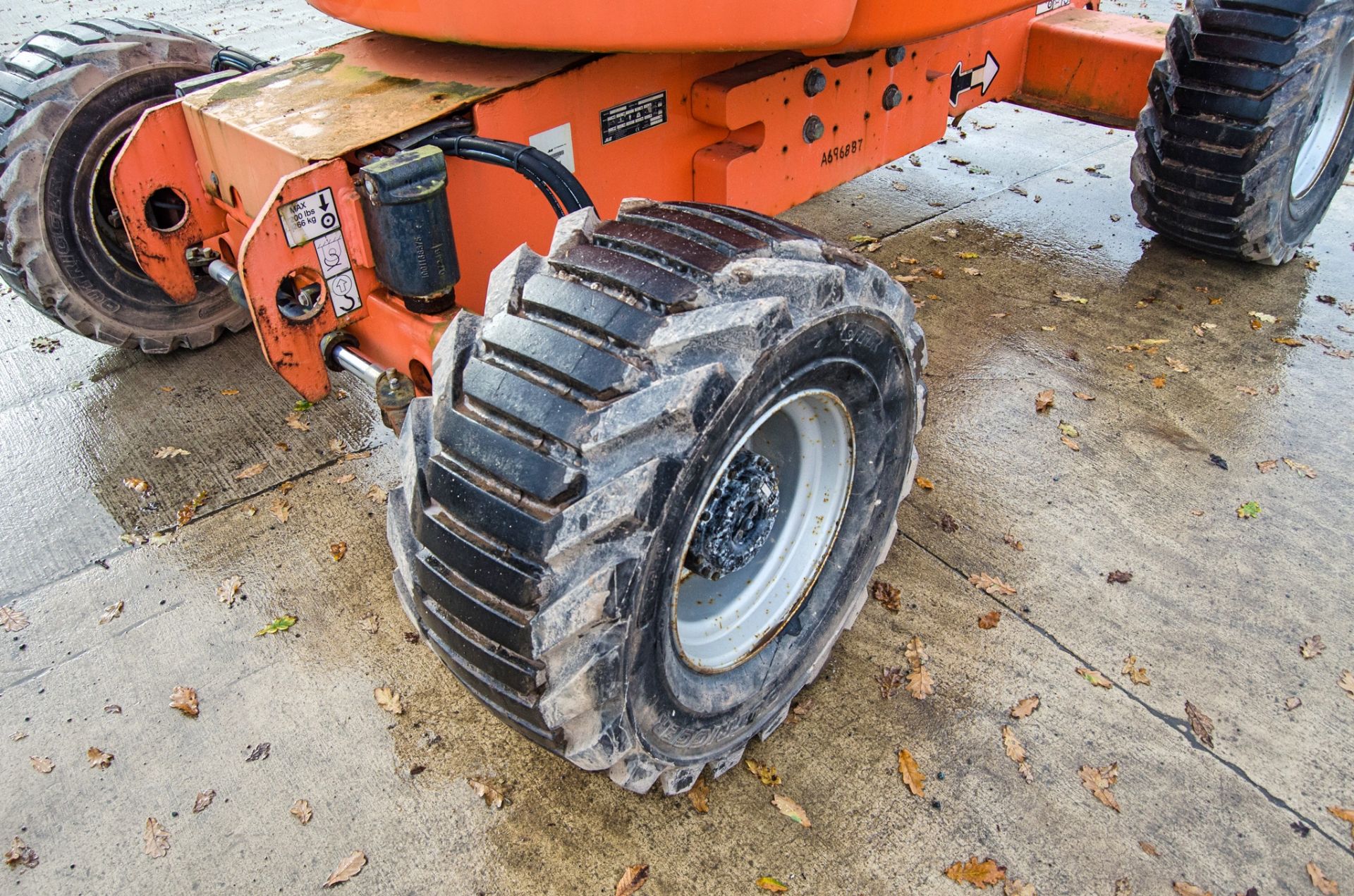 JLG 450AJ Series II diesel/electric articulated boom lift access platform Year: 2015 S/N: E300002771 - Image 14 of 21