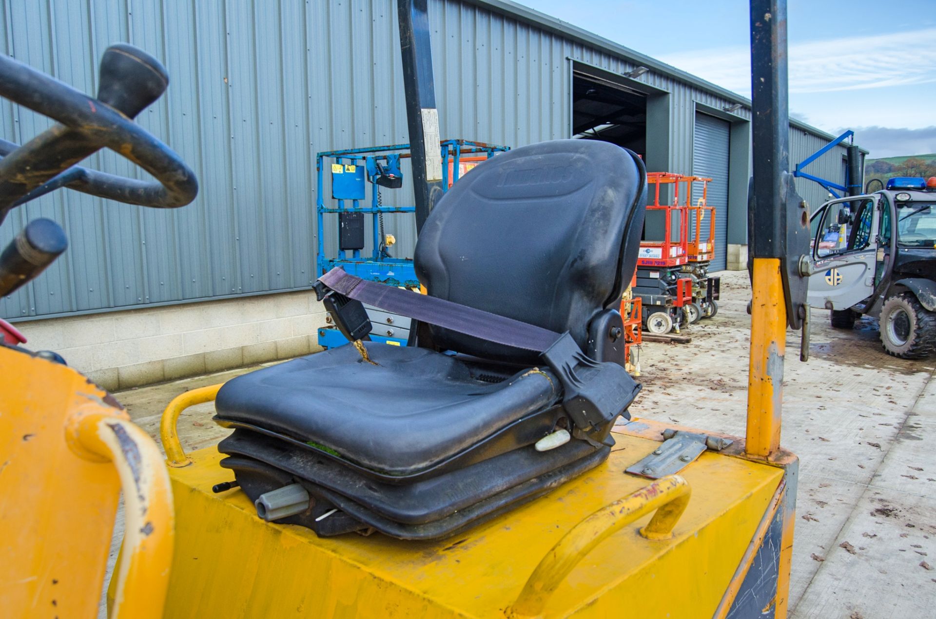 Thwaites 1 tone hi-tip dumper Year: 2014 S/N: 417C7940 Recorded Hours: 1829 - Image 17 of 22