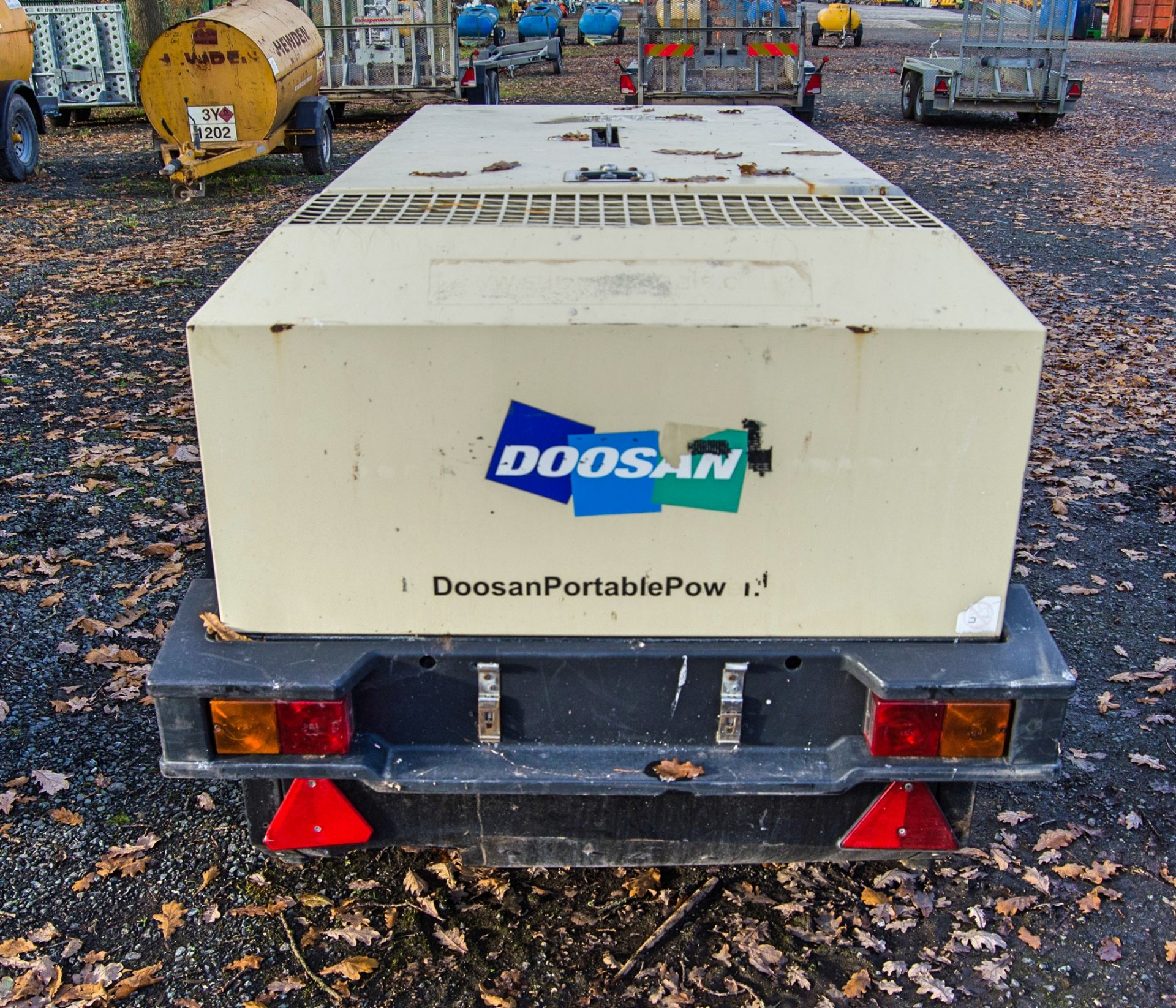 Doosan 7/41 diesel driven fast tow mobile air compressor Year: 2016 S/N: 434225 Recorded Hours: 2314 - Image 6 of 11