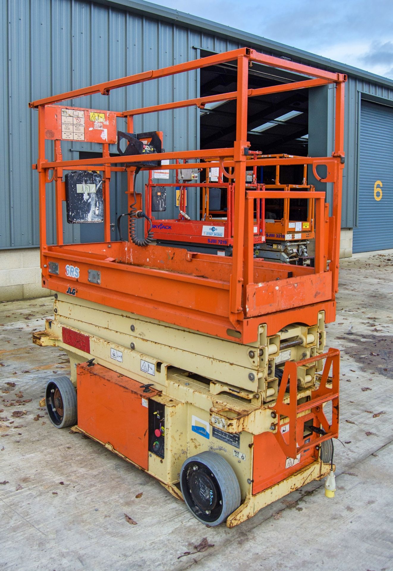 JLG 6RS battery electric scissor lift access platform Year: 2014 S/N: 16568 Recorded Hours: 256
