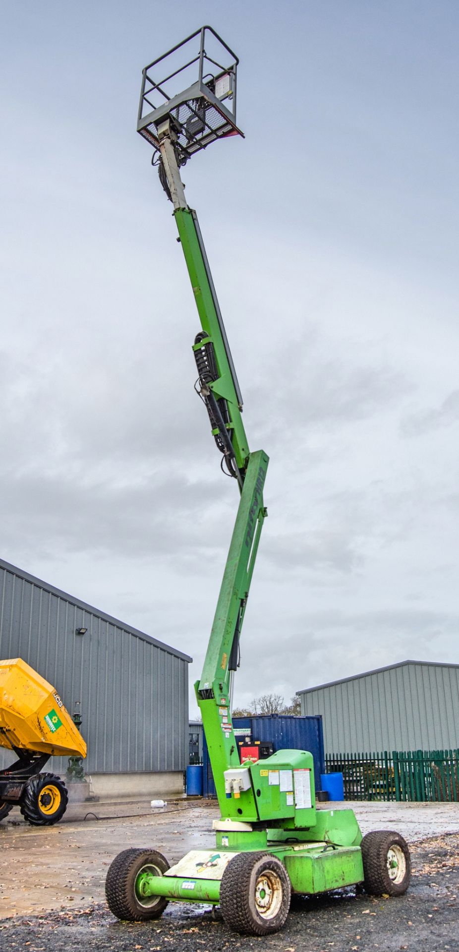 Nifty HR12 diesel/battery articulated boom lift access platform Year: 2011 S/N: 1221665 A567344 - Image 9 of 19