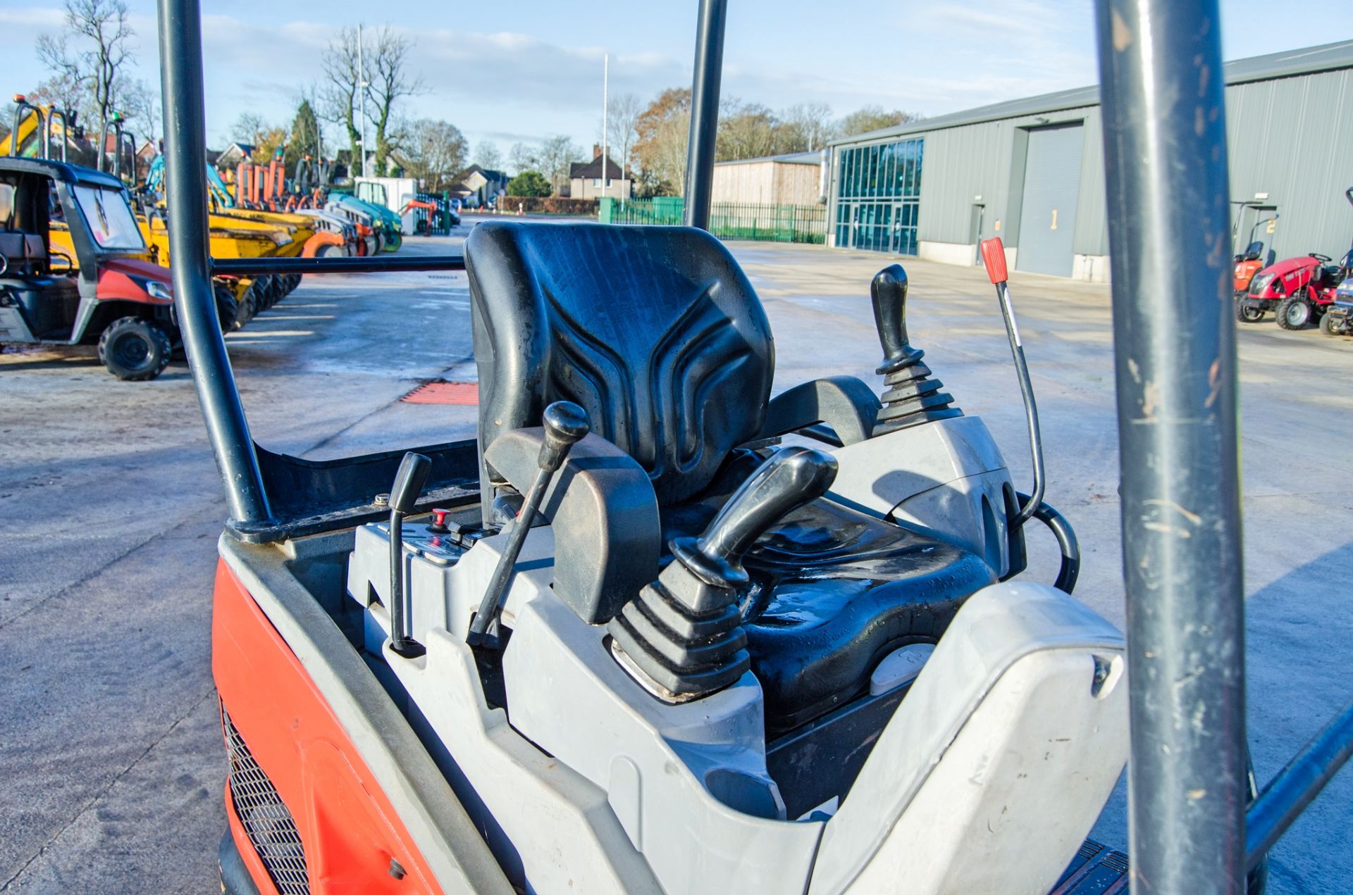 Kubota KX015-4 1.5 tonne rubber tracked mini excavator Year: 2015 S/N: 58352 Recorded Hours: 2725 - Image 19 of 24