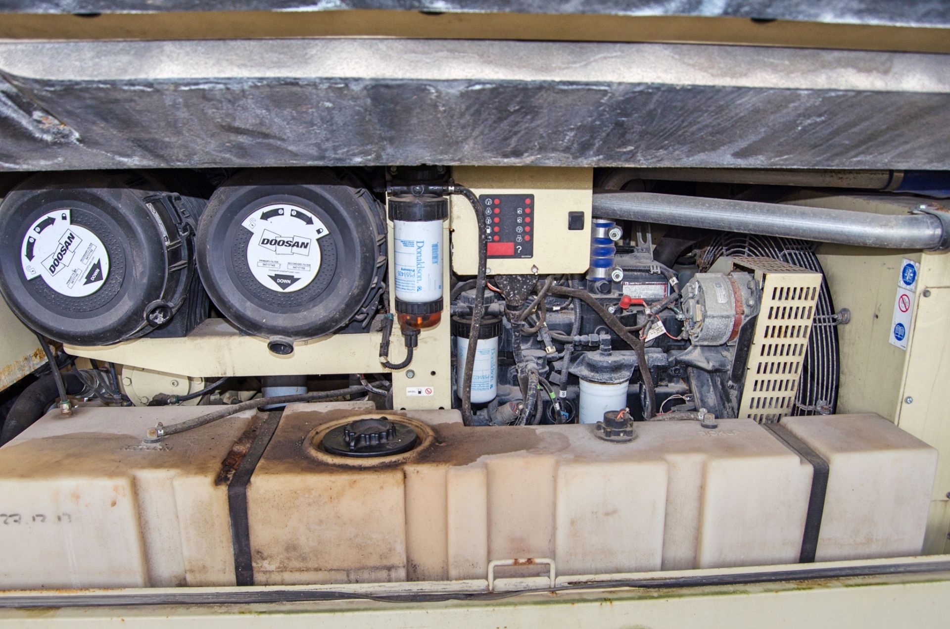Doosan 7/120 diesel driven fast tow mobile air compressor Year: 2013 S/N: 659477 Recorded Hours: - Image 8 of 11
