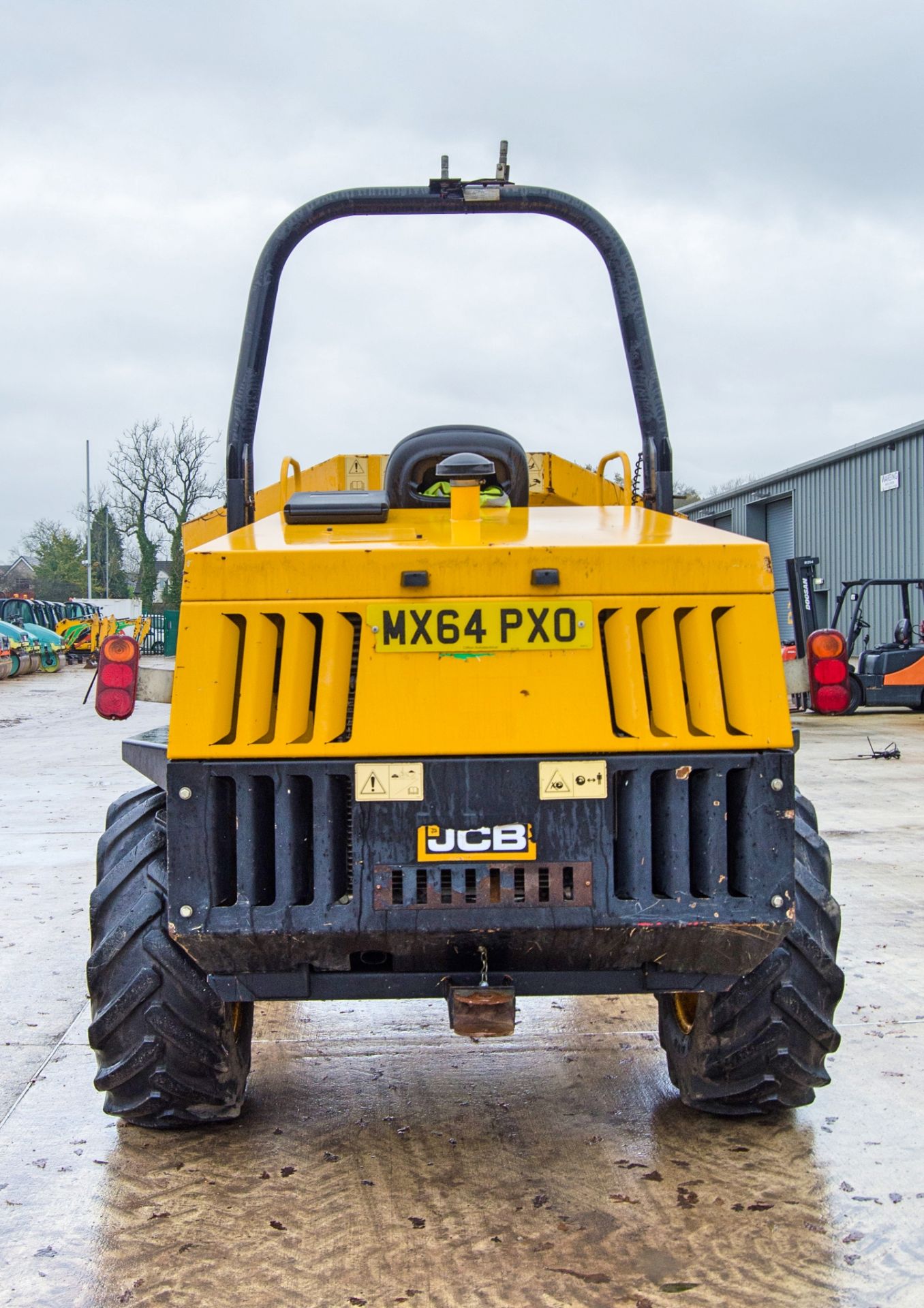 JCB 6 tonne swivel skip dumper Year: 2015 S/N: EFFRL8181 Recorded Hours: 1802 c/w V5 certificate - Image 6 of 23