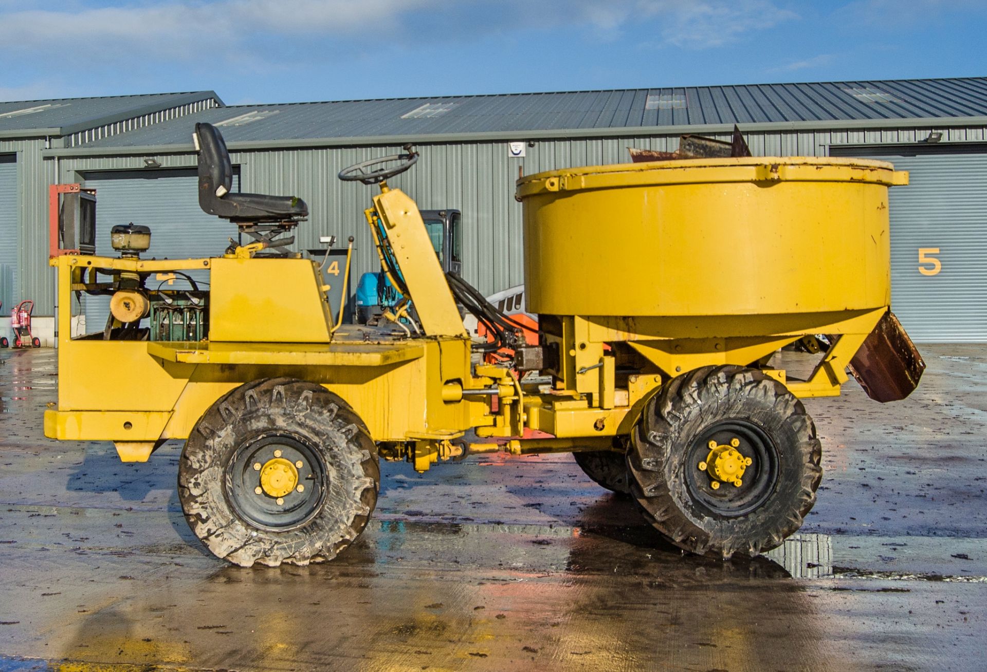 Mobile hydraulic pan mixer converted from a 3 tonne dumper - Image 8 of 19