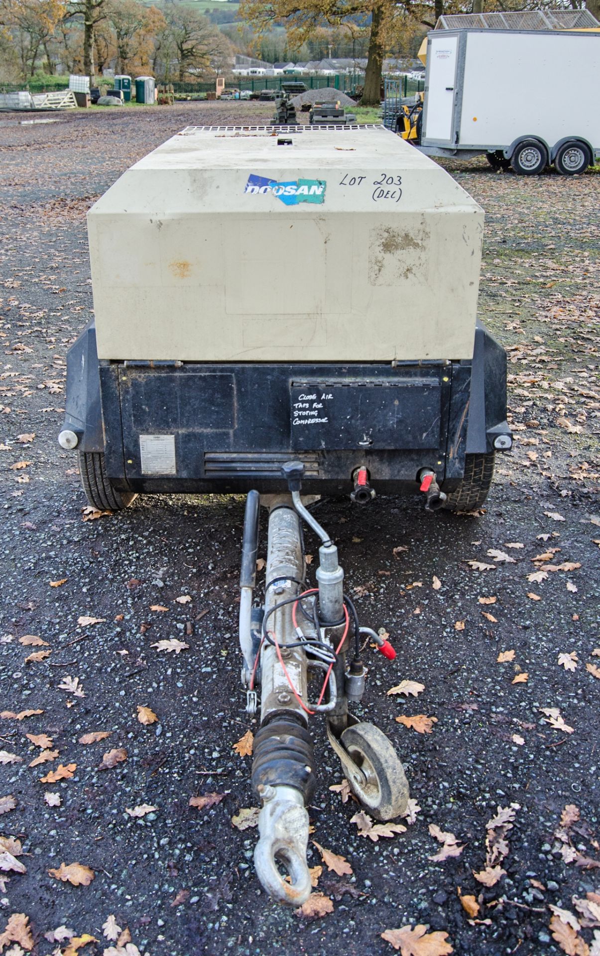 Doosan 7/41 diesel driven fast tow mobile air compressor Year: 2015 S/N: 433791 Recorded Hours: - Image 5 of 11