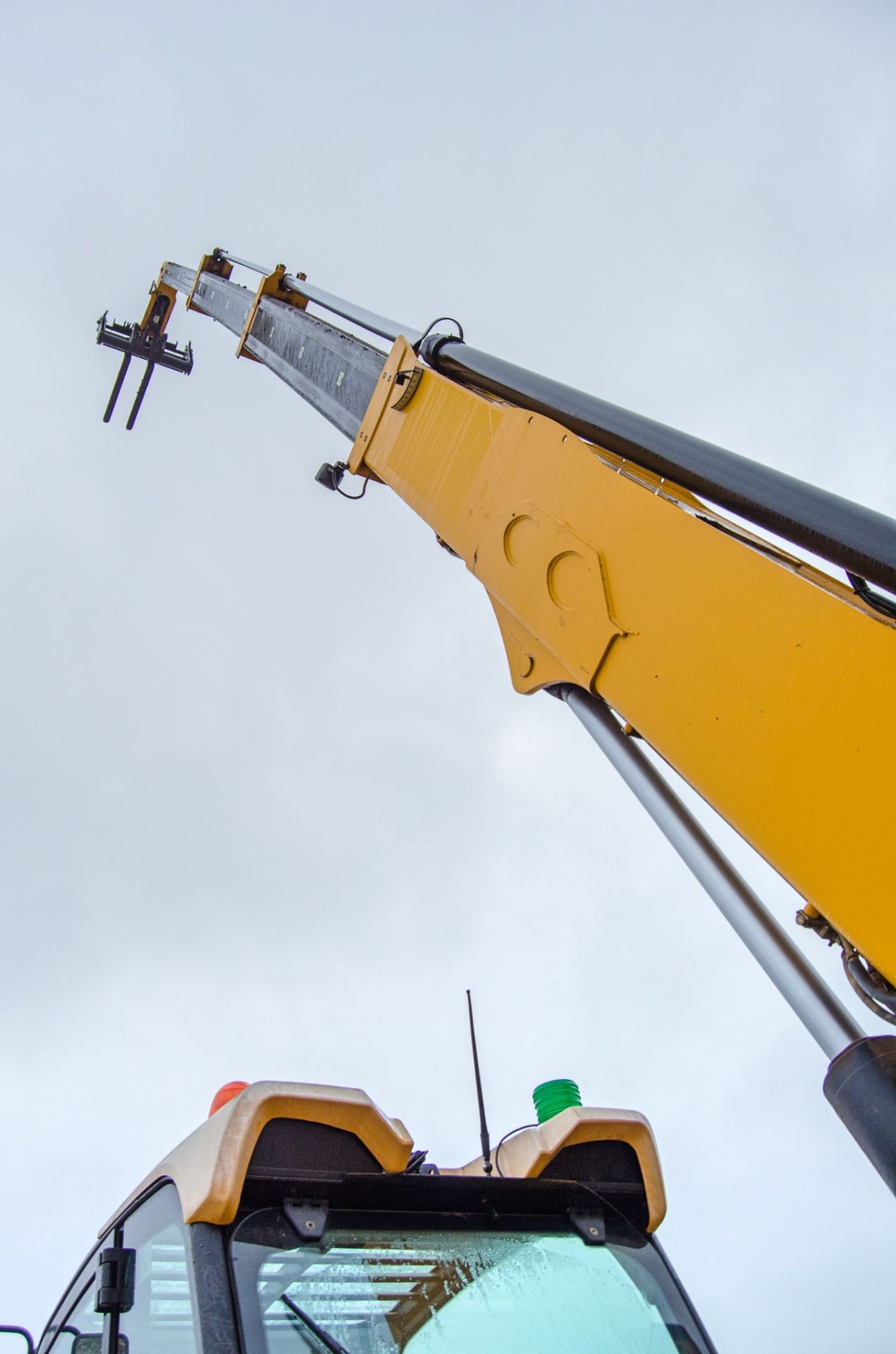 JCB 540-170 T4i IIIB 17 metre telescopic handler Year: 2016 S/N: 2461875 Recorded Hours: 5455 c/w - Image 10 of 25