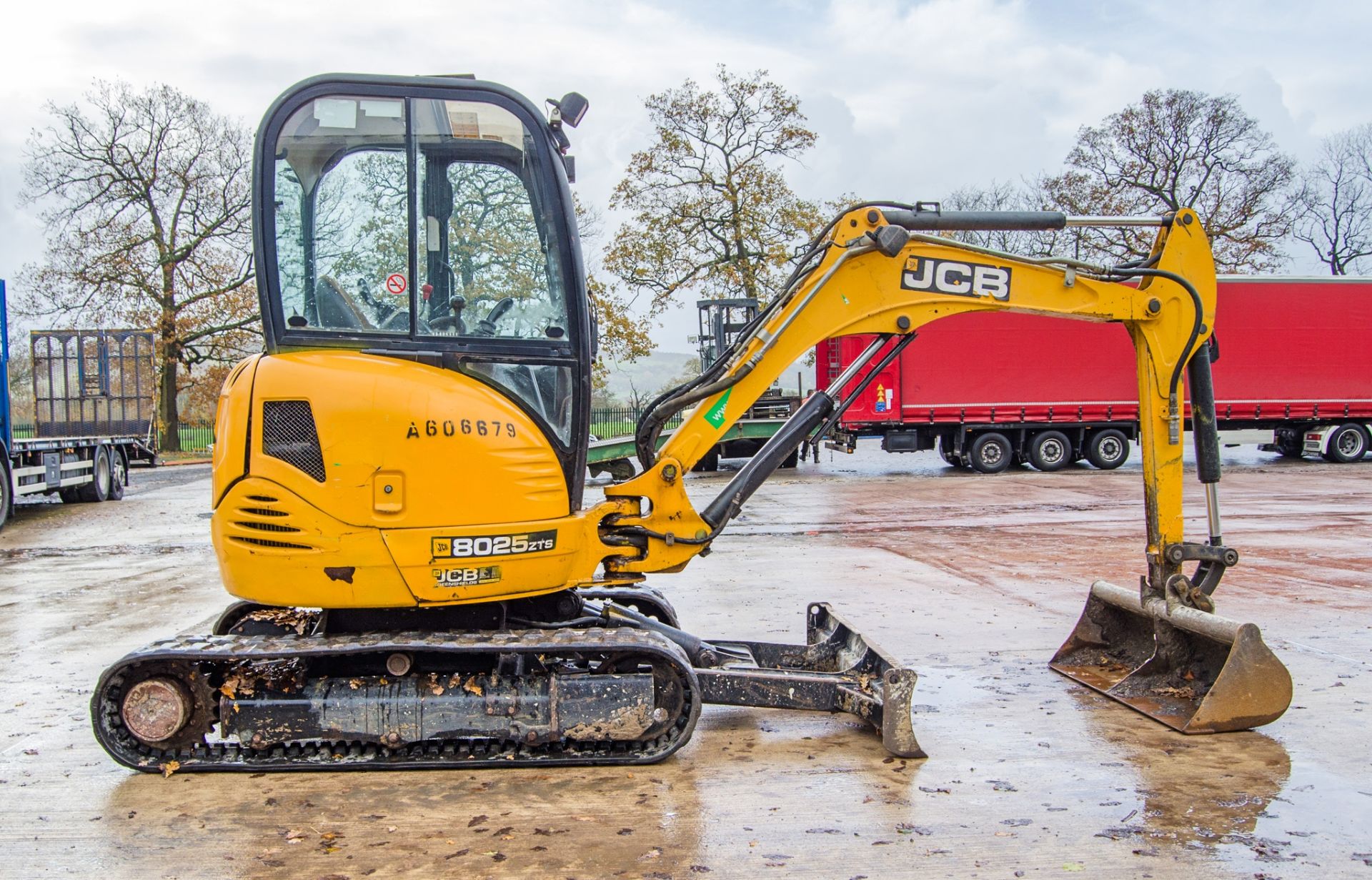 JCB 8025 ZTS 2.5 tonne rubber tracked mini excavator Year: 2013 S/N: 2226866 Recorded Hours: 3768 - Image 8 of 24
