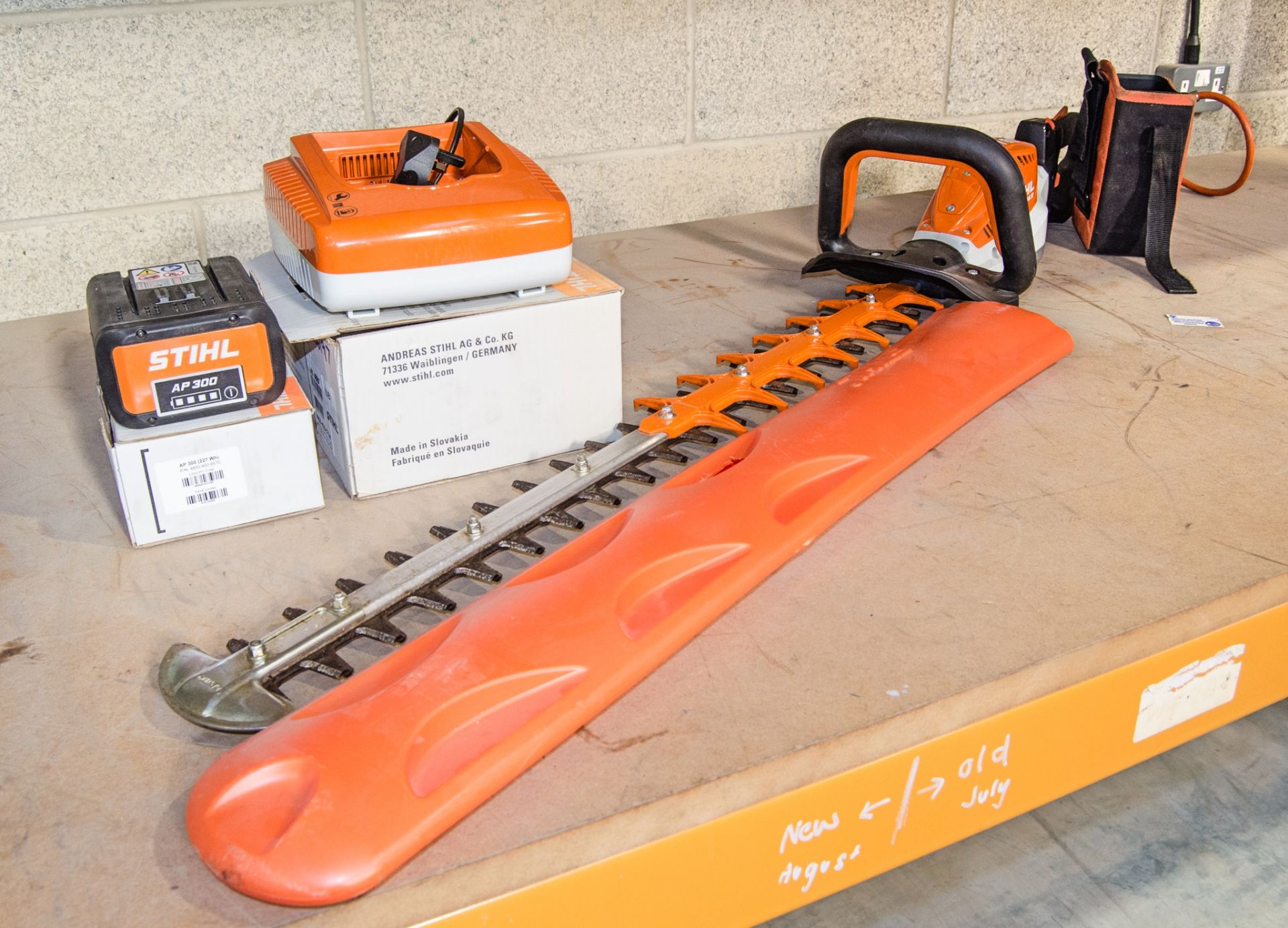 Stihl HSA94R cordless hedge cutter c/w battery, battery holder and charger A1256199, A1256203