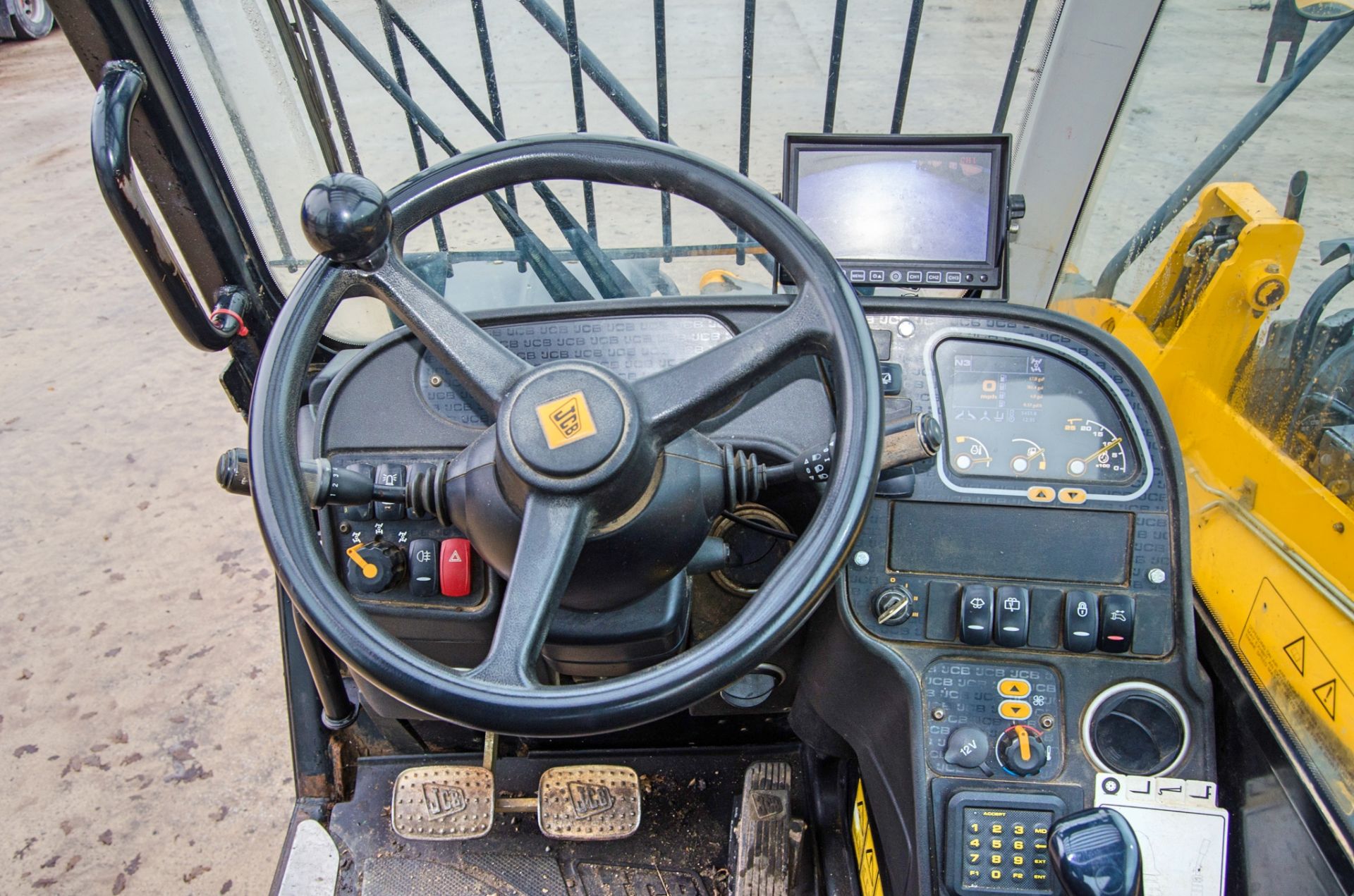 JCB 540-170 T4i IIIB 17 metre telescopic handler Year: 2016 S/N: 2461875 Recorded Hours: 5455 c/w - Image 19 of 25