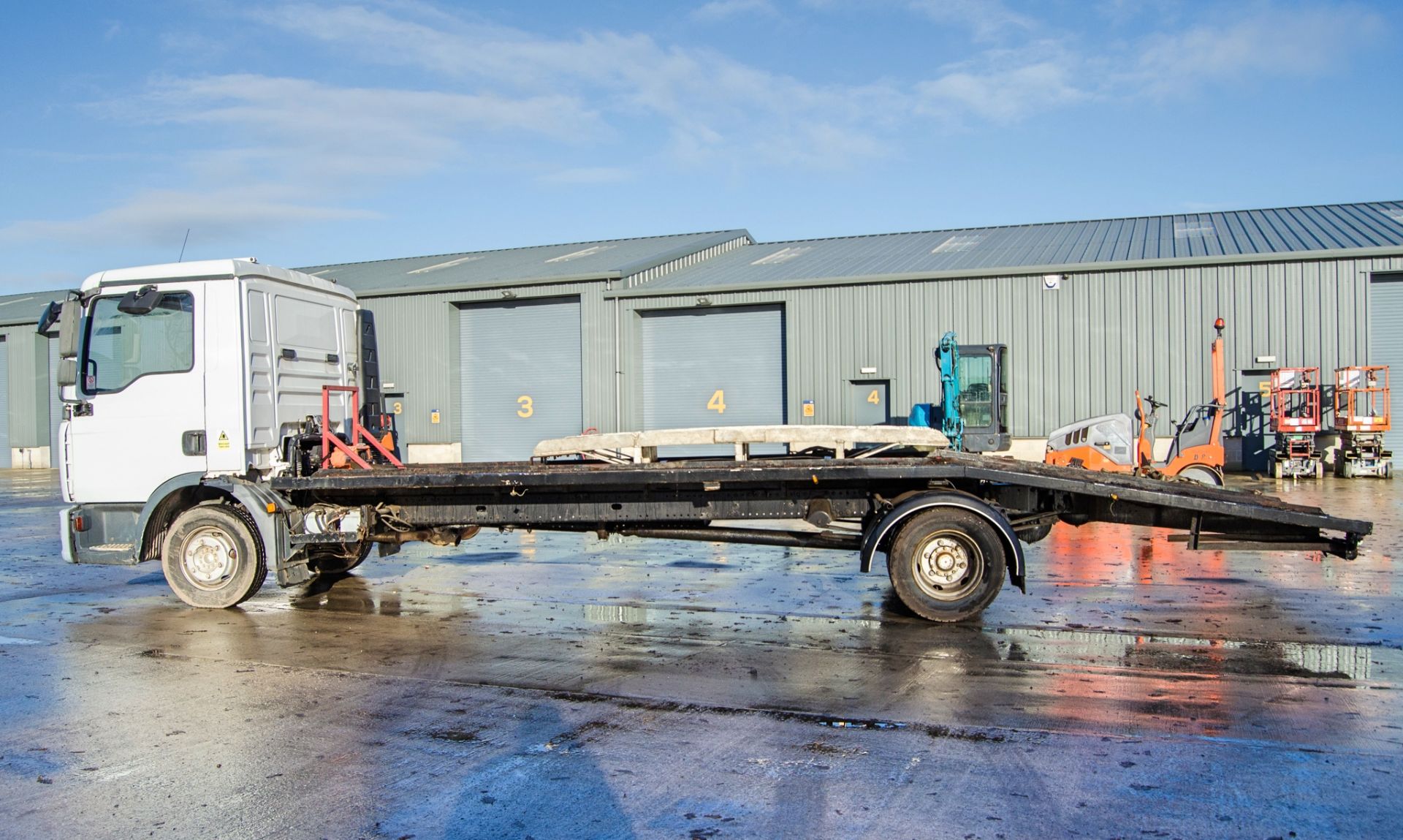 MAN 8.184 7.5 tonne beaver tail lorry Registration Number: SF07 TZC Date of Registration: 01/08/2007 - Image 7 of 25