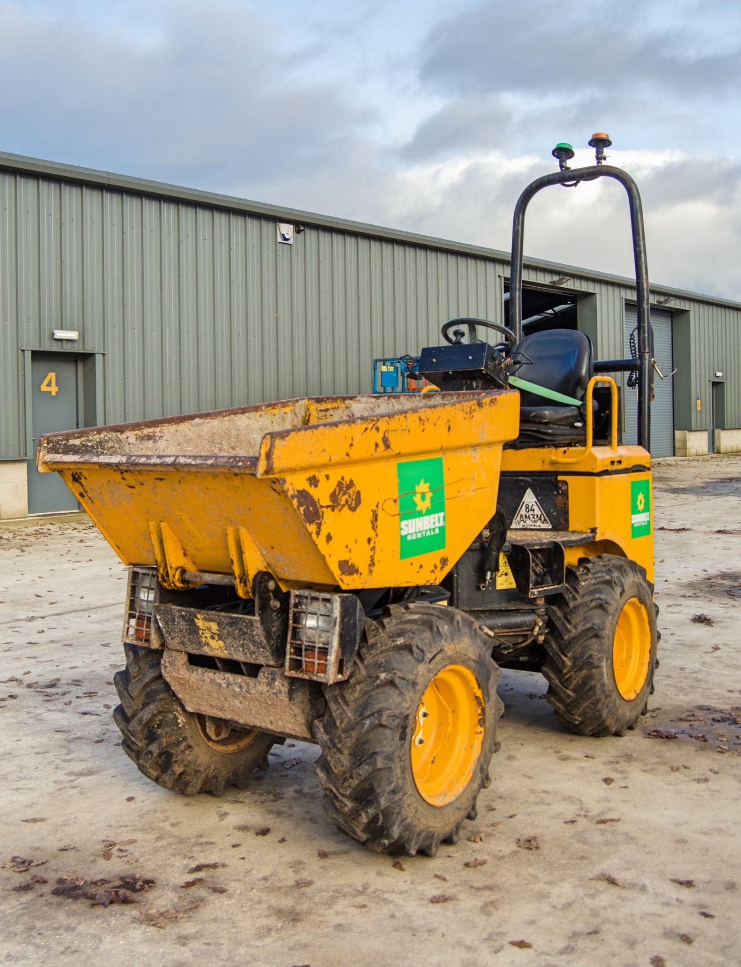 JCB 1THT 1 tone hi-tip dumper Year: 2015 S/N: EFFRA2577 Recorded Hours: 1082 A680948 ** Tip not