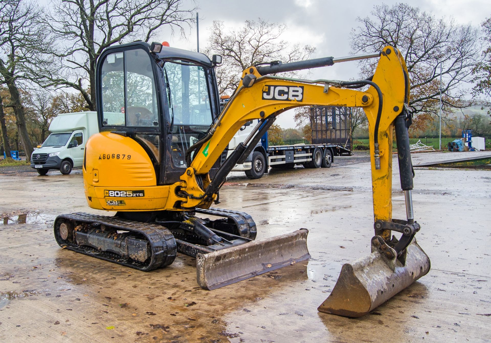 JCB 8025 ZTS 2.5 tonne rubber tracked mini excavator Year: 2013 S/N: 2226866 Recorded Hours: 3768 - Image 2 of 24