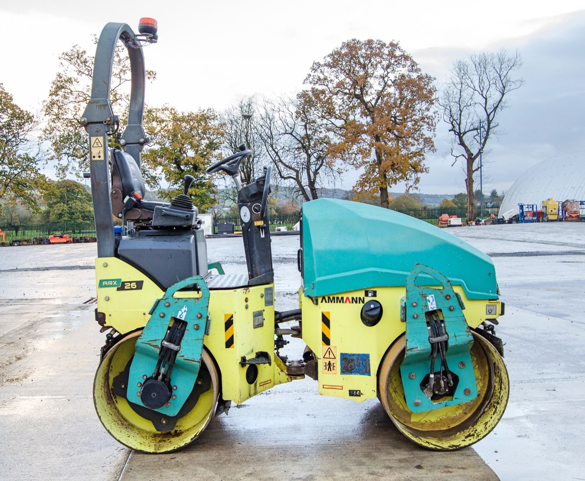 Ammann ARX26 double drum ride on roller Year: 2015 S/N: 6150218 Recorded Hours: Not displayed 2049 - Image 7 of 19