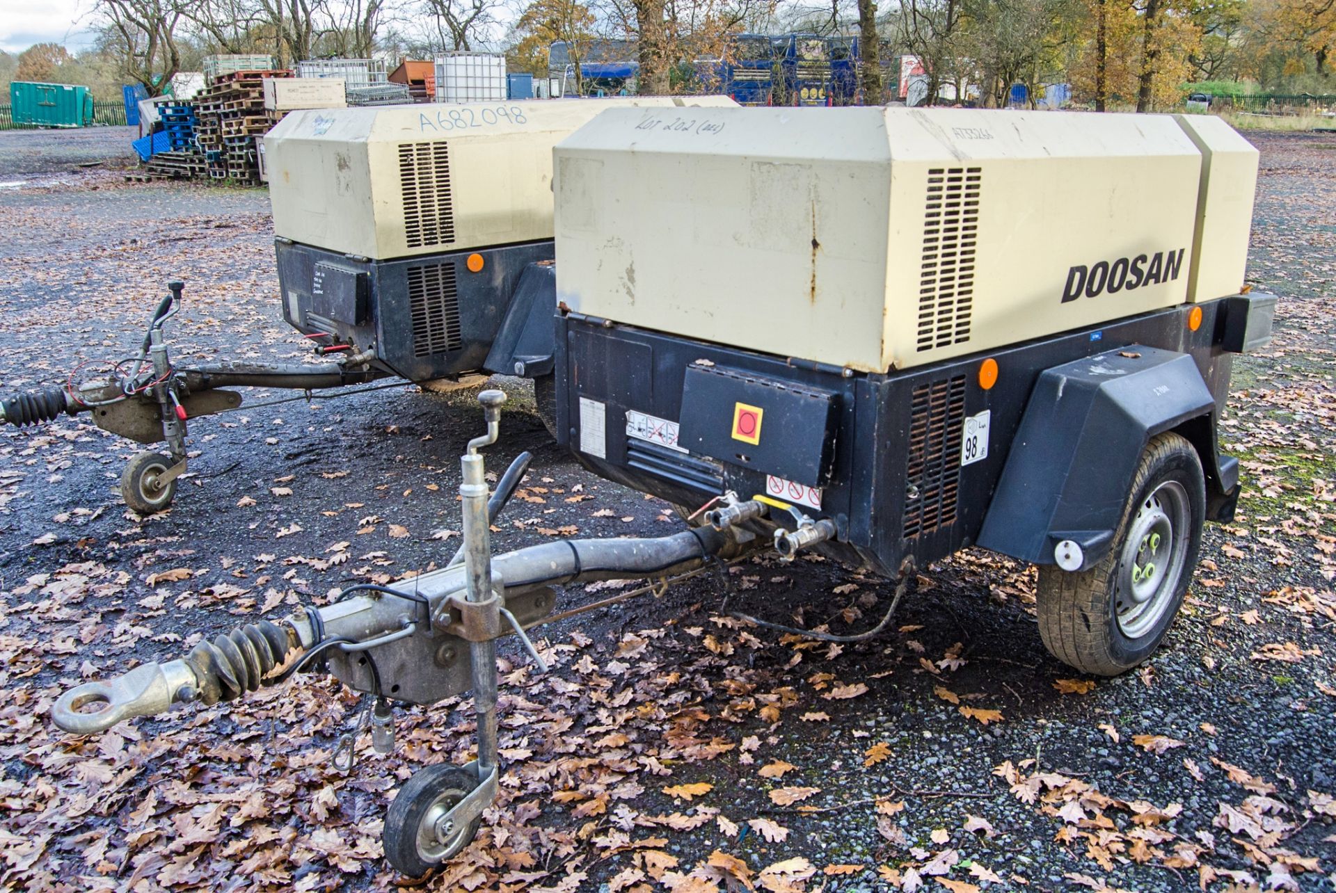 Doosan 7/41 diesel driven fast tow mobile air compressor Year: 2016 S/N: 434225 Recorded Hours: 2314